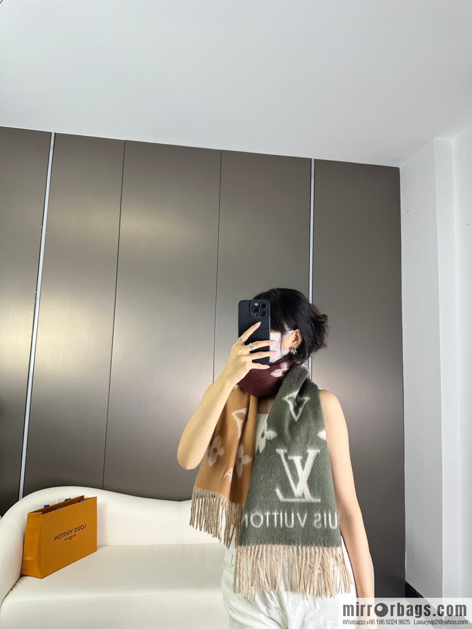 LV 𝑹𝒆𝒚𝒌𝒋𝒂𝒗𝒊𝒌 Double Sided Cashmere Scarf