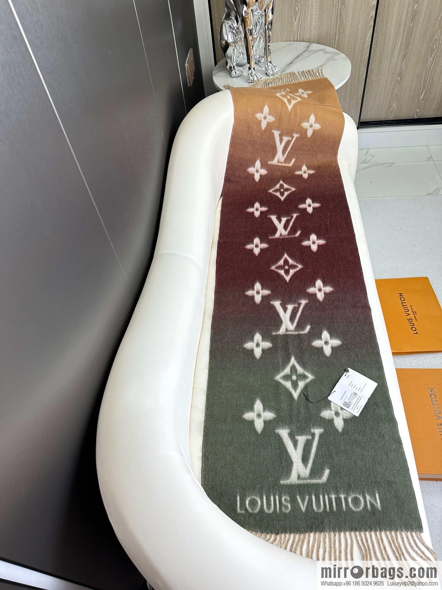 LV 𝑹𝒆𝒚𝒌𝒋𝒂𝒗𝒊𝒌 Double Sided Cashmere Scarf