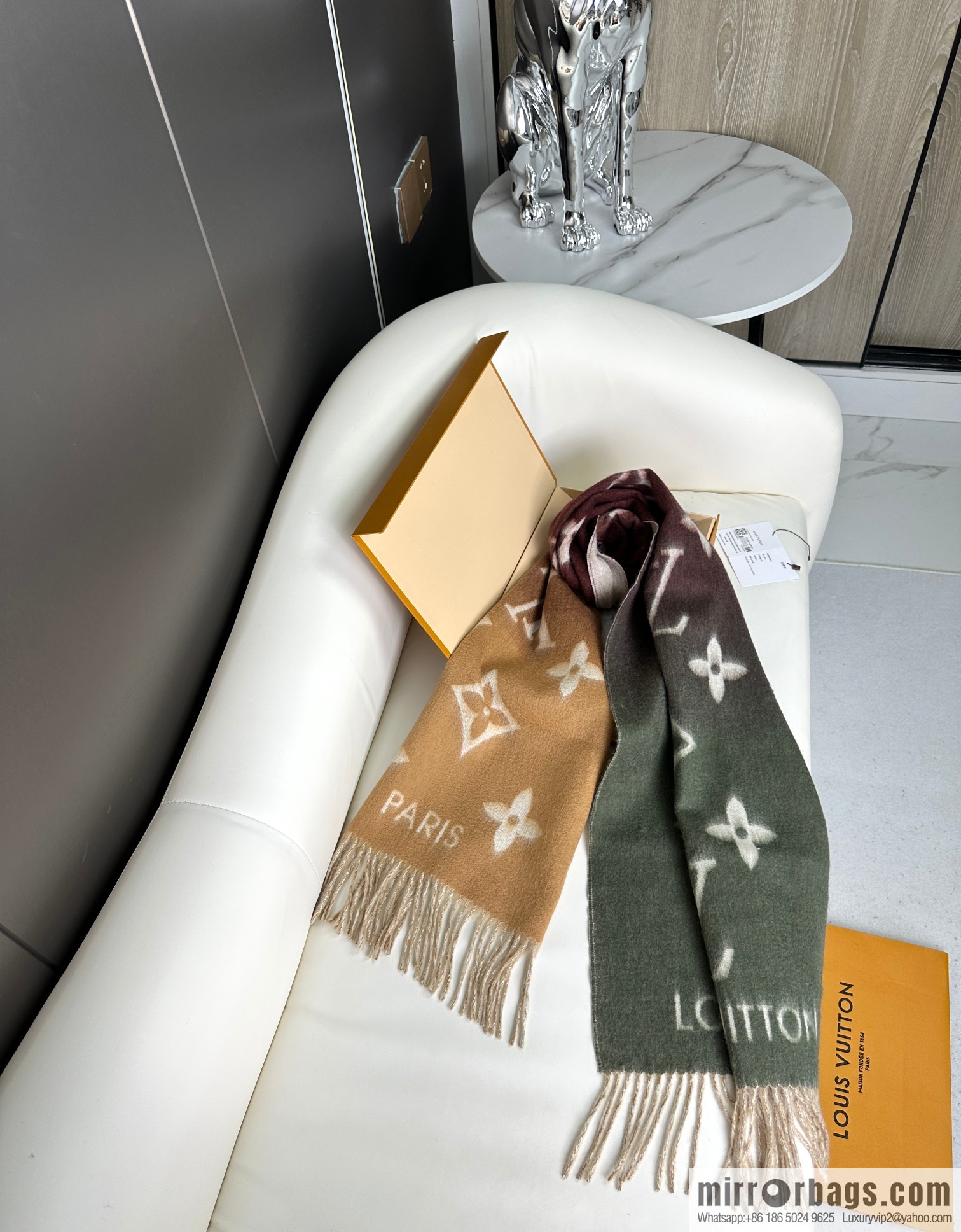 LV 𝑹𝒆𝒚𝒌𝒋𝒂𝒗𝒊𝒌 Double Sided Cashmere Scarf