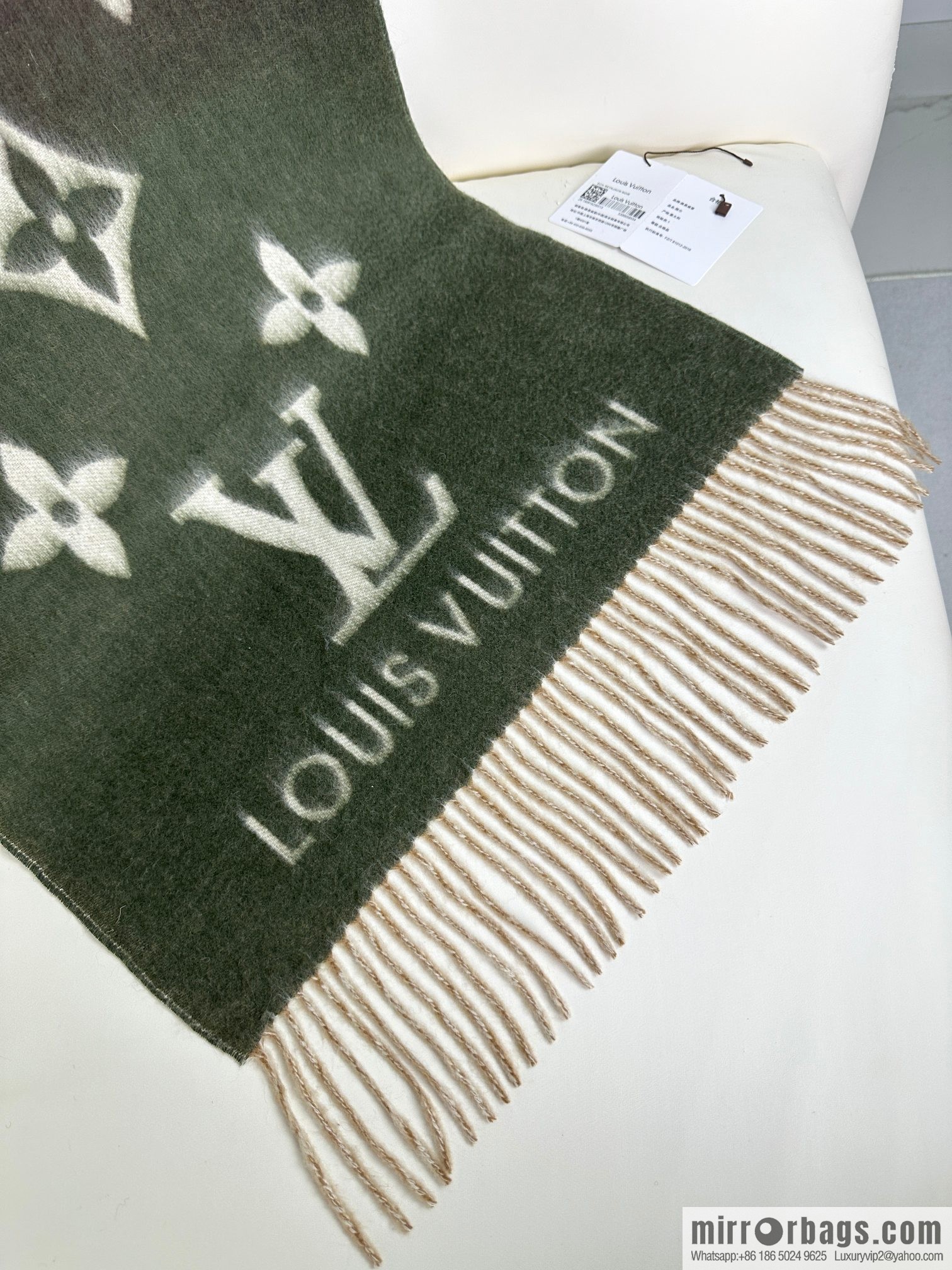 LV 𝑹𝒆𝒚𝒌𝒋𝒂𝒗𝒊𝒌 Double Sided Cashmere Scarf
