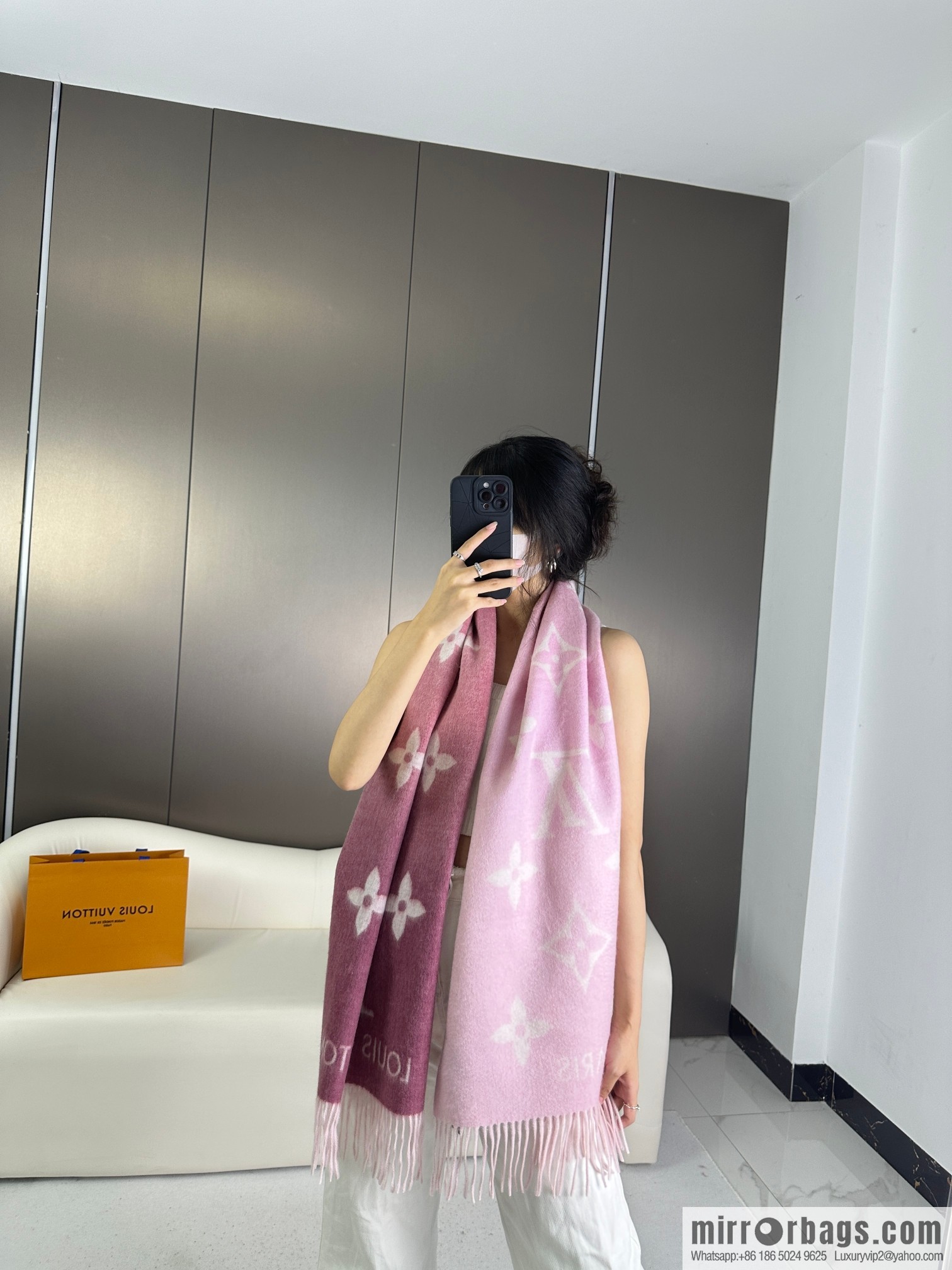 LV 𝑹𝒆𝒚𝒌𝒋𝒂𝒗𝒊𝒌 Double Sided Cashmere Scarf