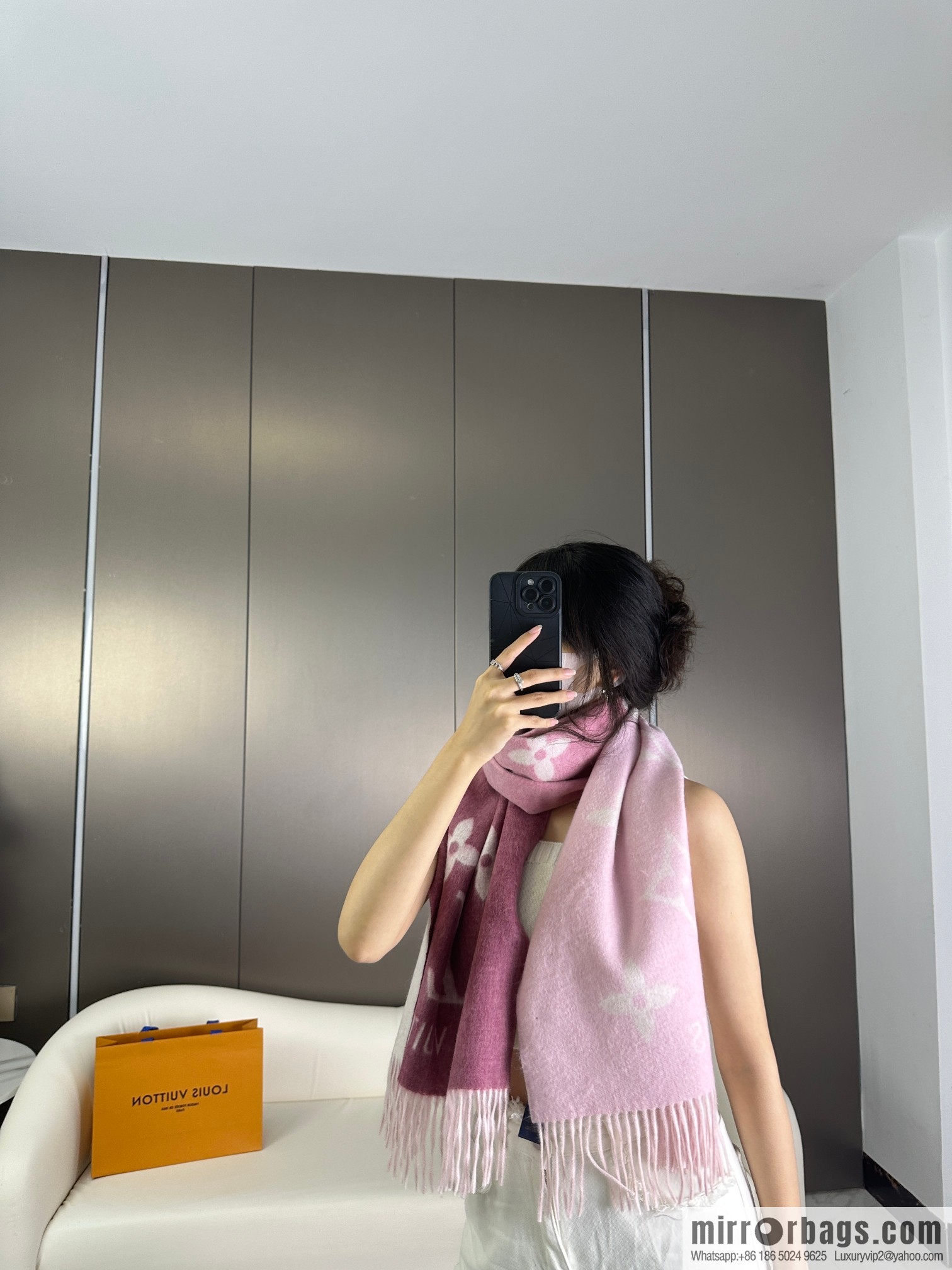 LV 𝑹𝒆𝒚𝒌𝒋𝒂𝒗𝒊𝒌 Double Sided Cashmere Scarf