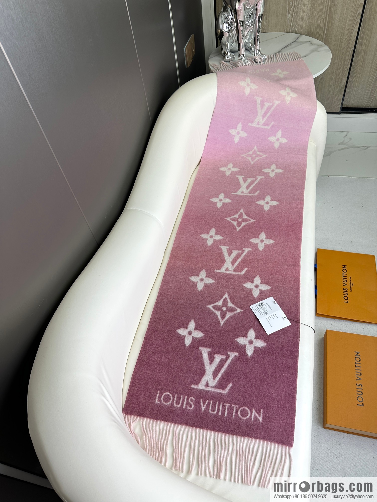 LV 𝑹𝒆𝒚𝒌𝒋𝒂𝒗𝒊𝒌 Double Sided Cashmere Scarf