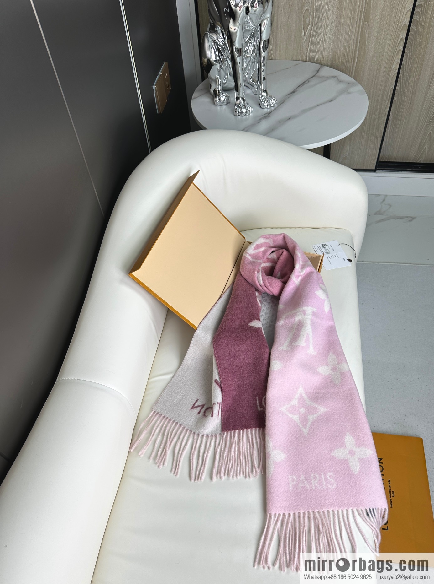 LV 𝑹𝒆𝒚𝒌𝒋𝒂𝒗𝒊𝒌 Double Sided Cashmere Scarf