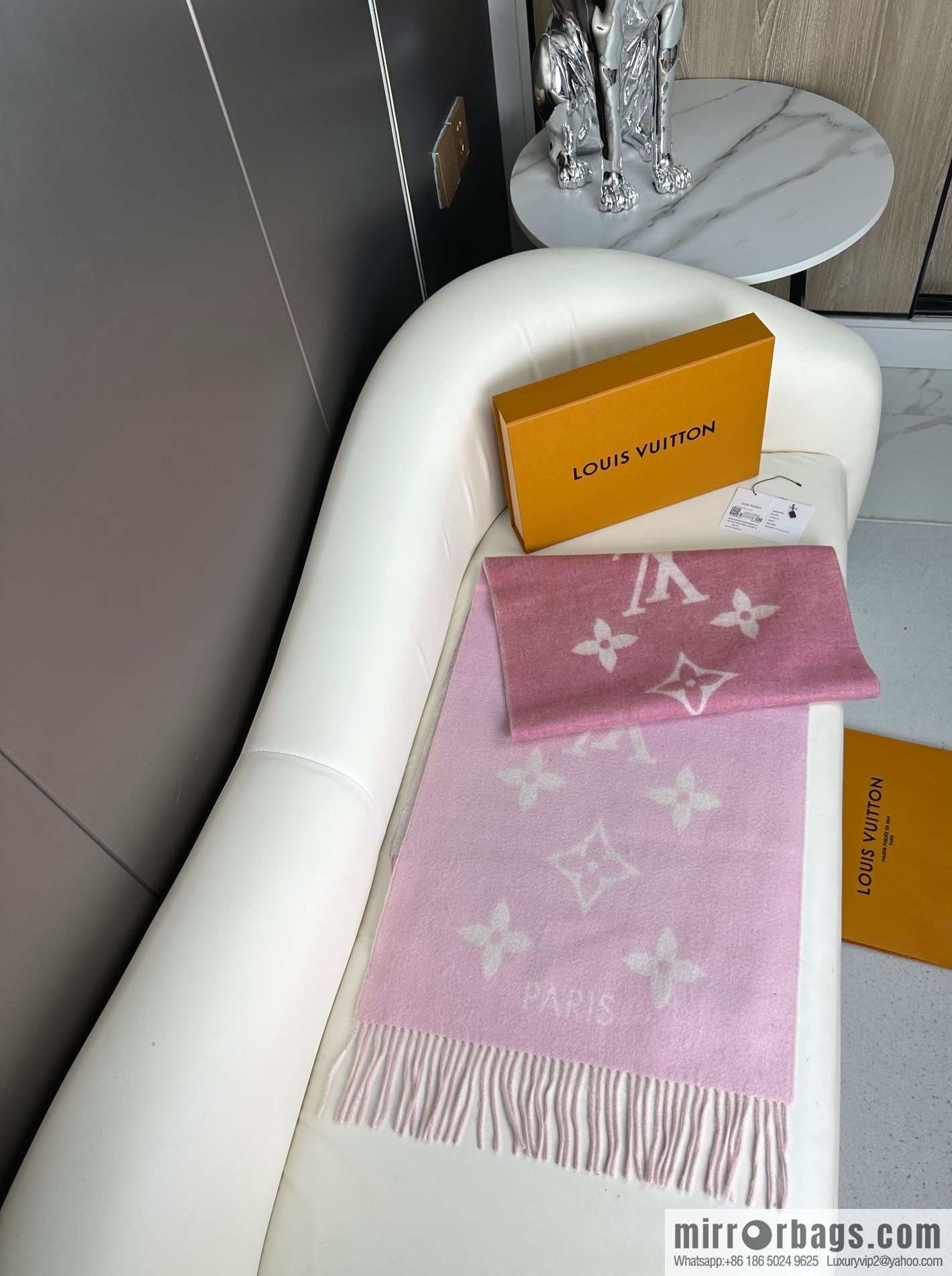 LV 𝑹𝒆𝒚𝒌𝒋𝒂𝒗𝒊𝒌 Double Sided Cashmere Scarf