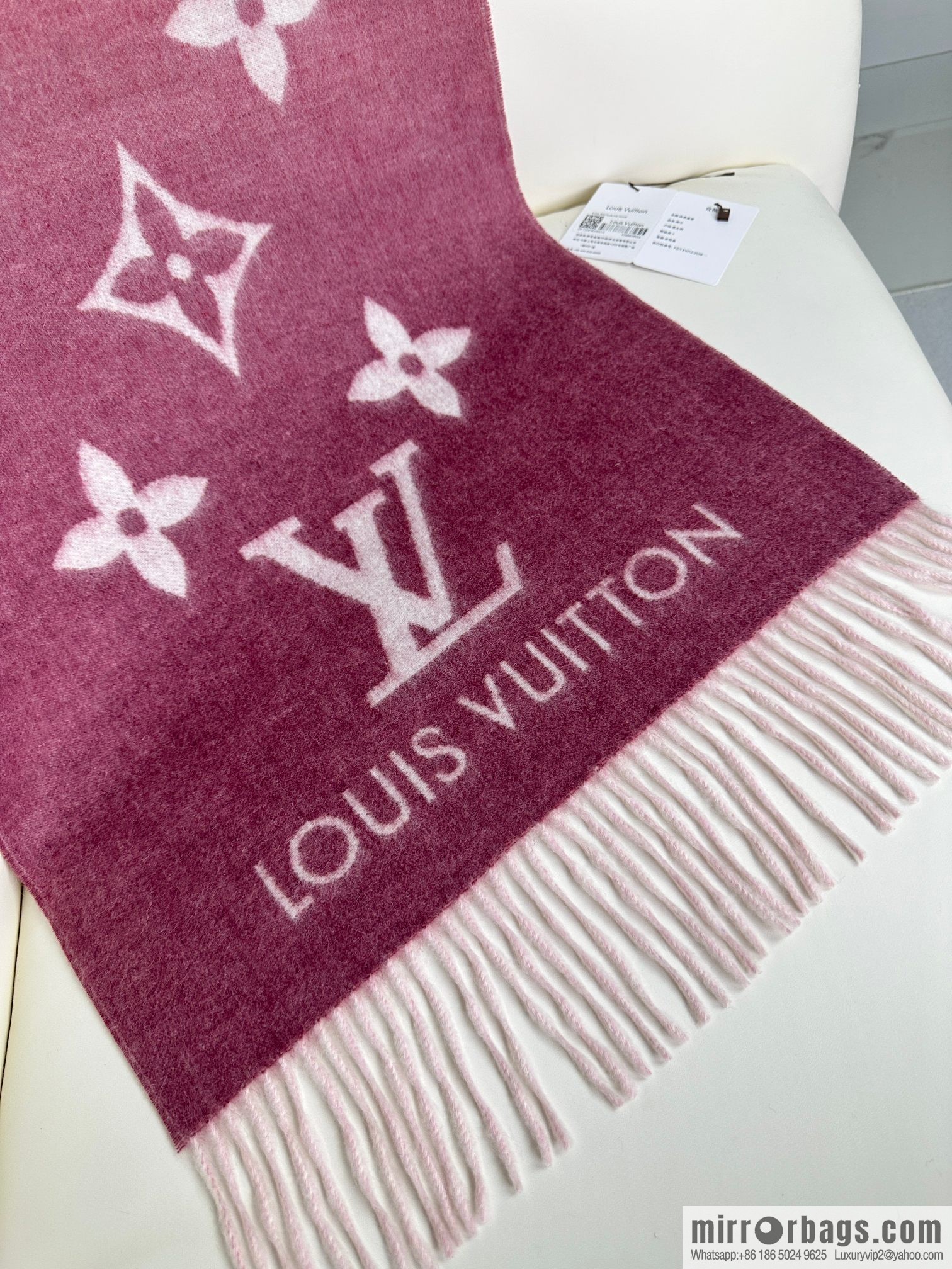 LV 𝑹𝒆𝒚𝒌𝒋𝒂𝒗𝒊𝒌 Double Sided Cashmere Scarf