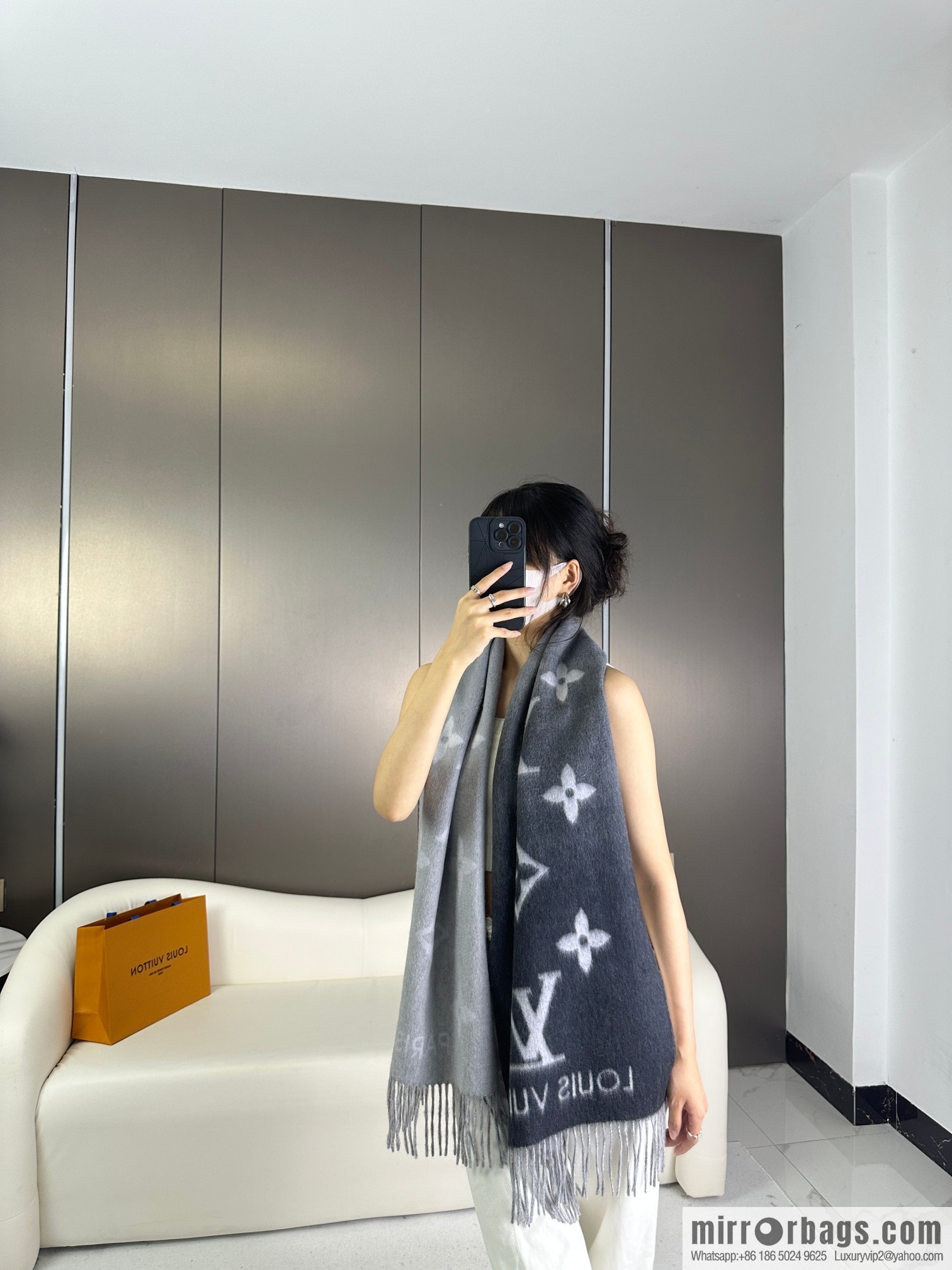 LV 𝑹𝒆𝒚𝒌𝒋𝒂𝒗𝒊𝒌 Double Sided Cashmere Scarf