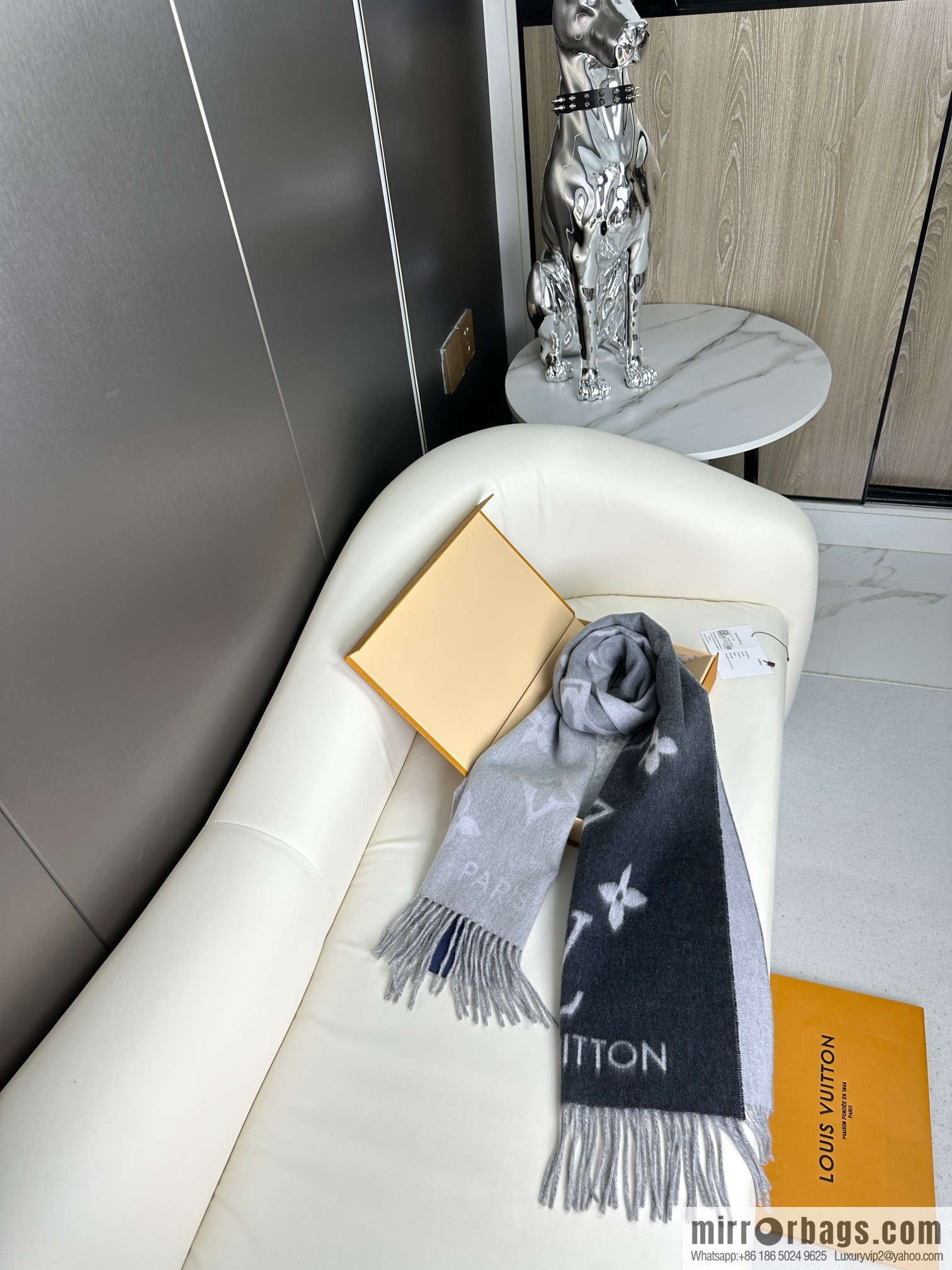 LV 𝑹𝒆𝒚𝒌𝒋𝒂𝒗𝒊𝒌 Double Sided Cashmere Scarf