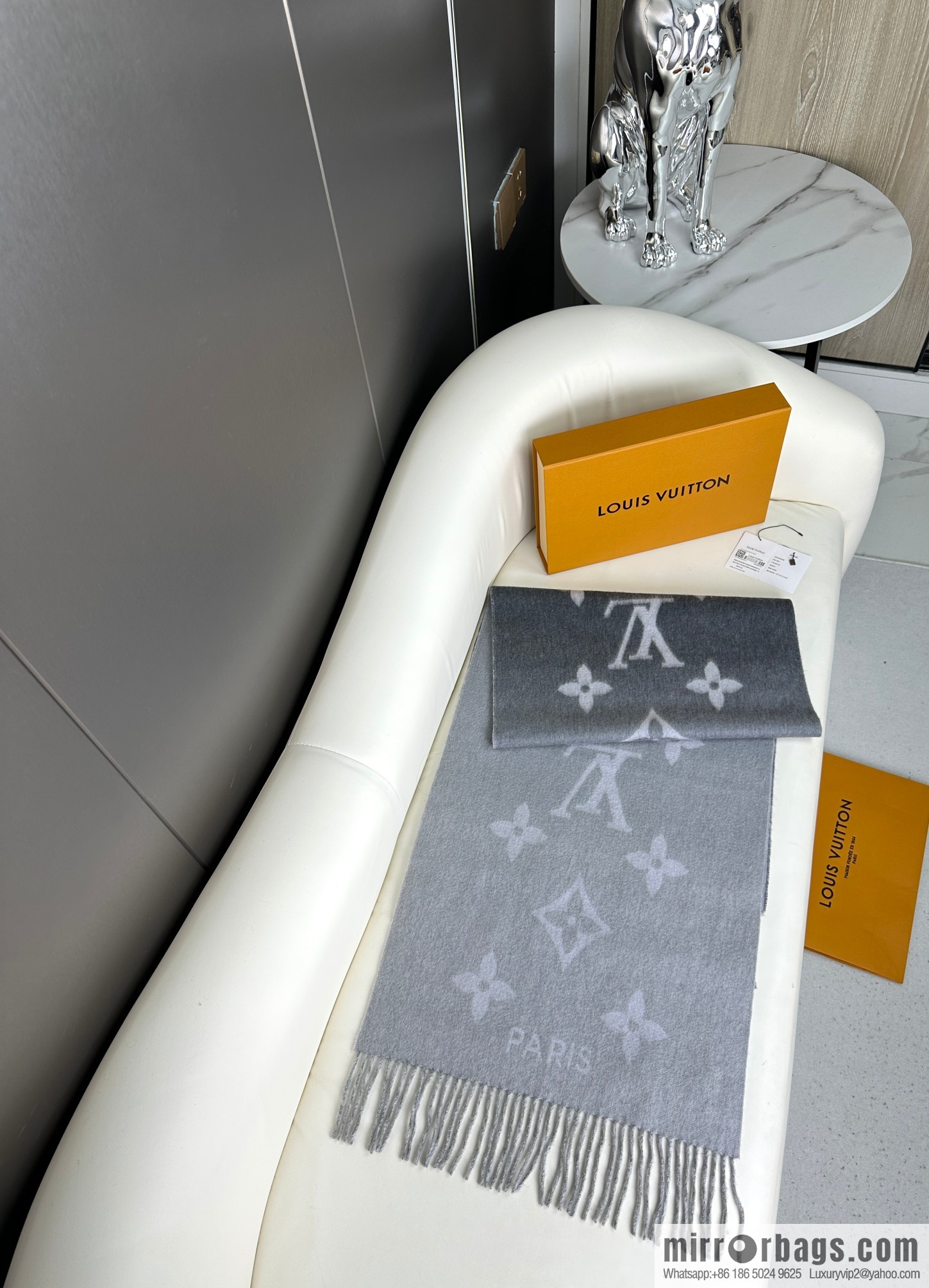 LV 𝑹𝒆𝒚𝒌𝒋𝒂𝒗𝒊𝒌 Double Sided Cashmere Scarf