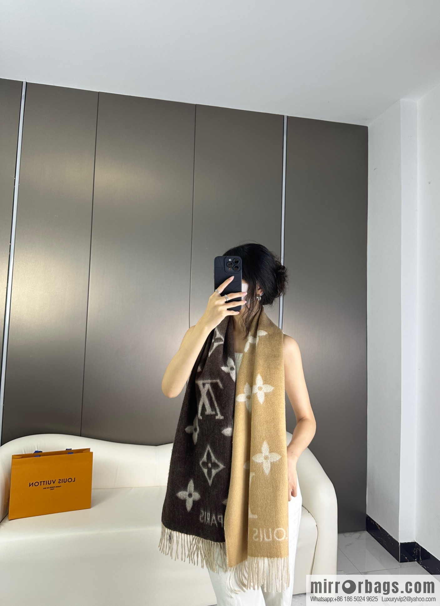 LV 𝑹𝒆𝒚𝒌𝒋𝒂𝒗𝒊𝒌 Double Sided Cashmere Scarf