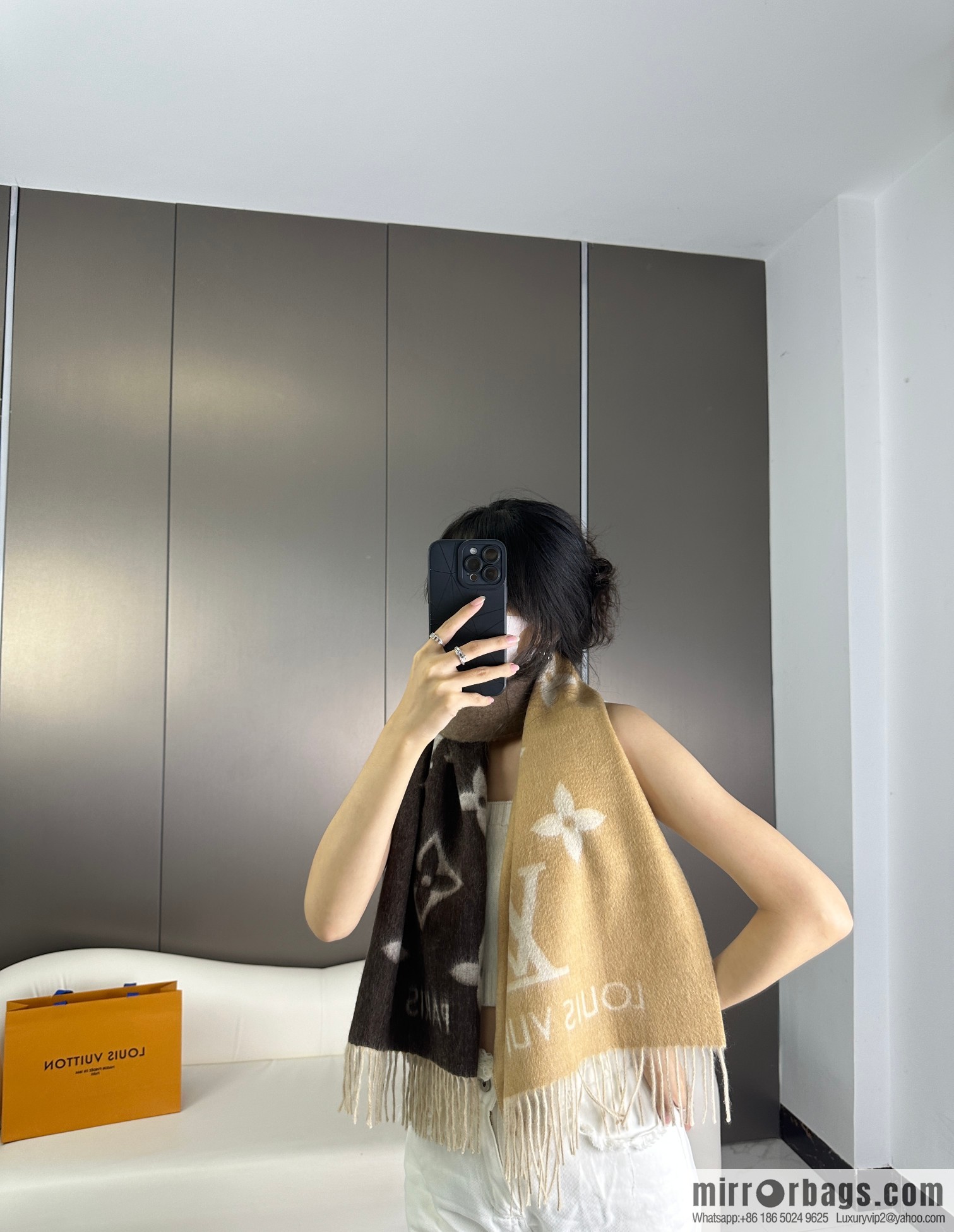 LV 𝑹𝒆𝒚𝒌𝒋𝒂𝒗𝒊𝒌 Double Sided Cashmere Scarf