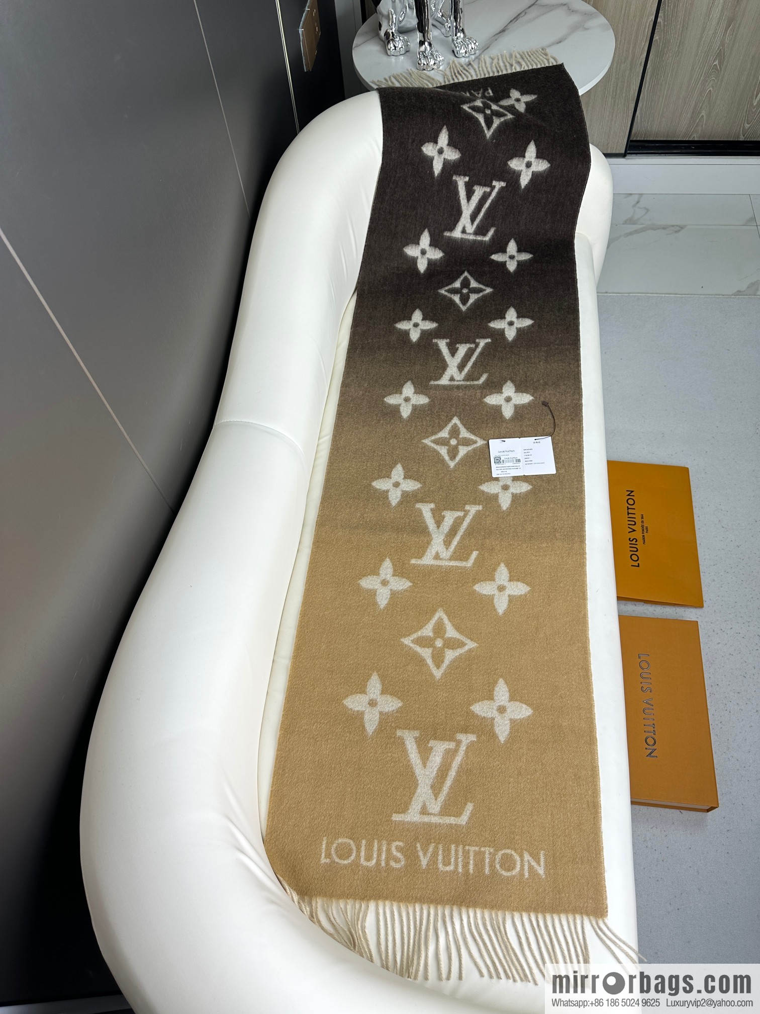 LV 𝑹𝒆𝒚𝒌𝒋𝒂𝒗𝒊𝒌 Double Sided Cashmere Scarf