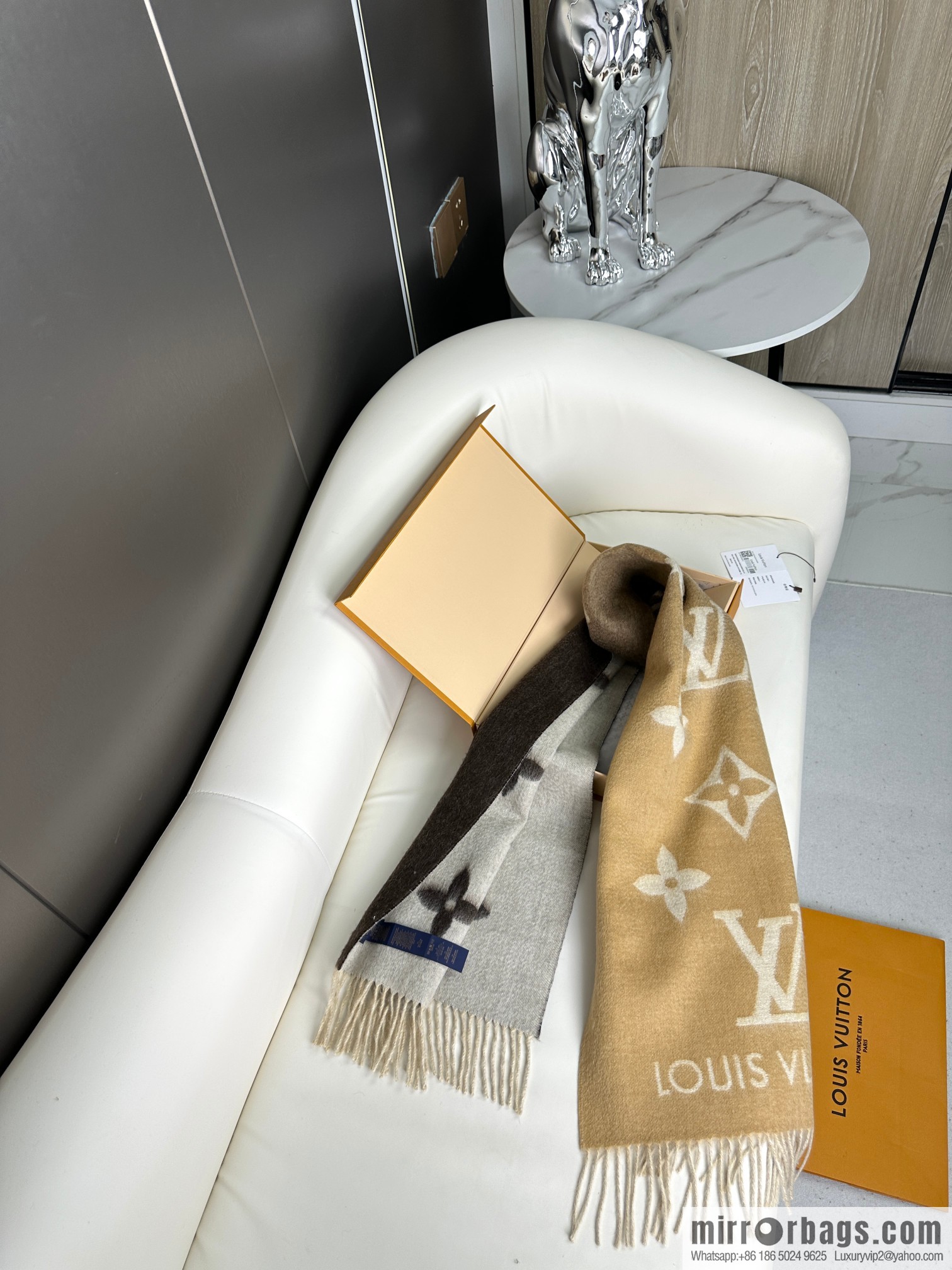 LV 𝑹𝒆𝒚𝒌𝒋𝒂𝒗𝒊𝒌 Double Sided Cashmere Scarf