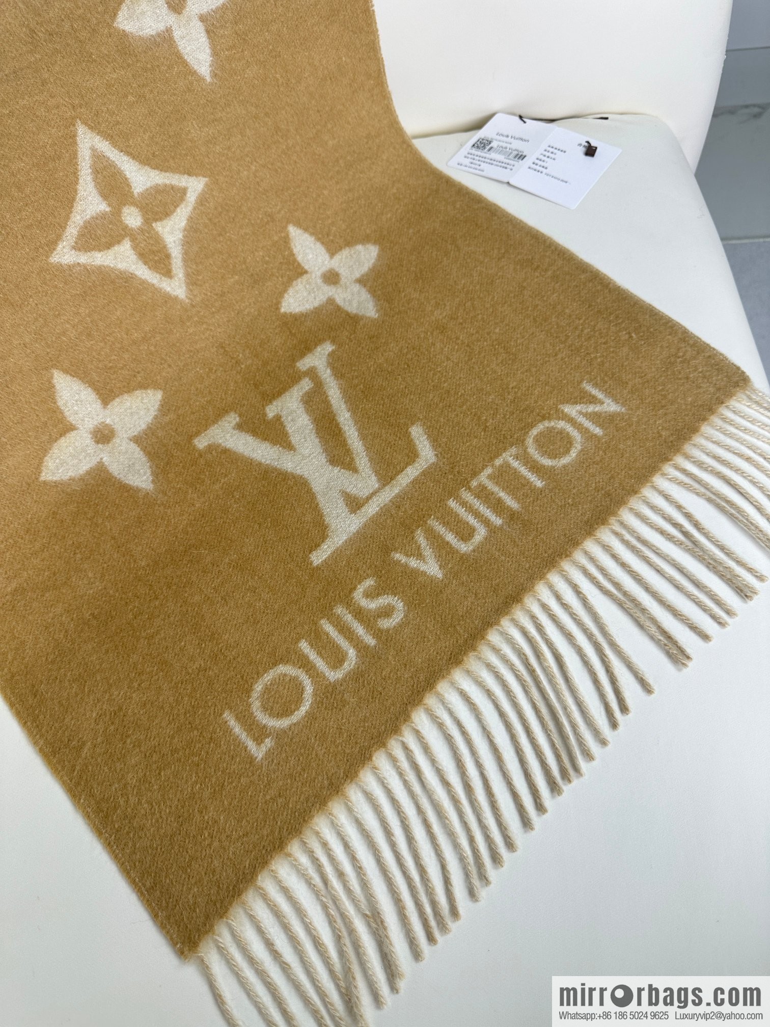 LV 𝑹𝒆𝒚𝒌𝒋𝒂𝒗𝒊𝒌 Double Sided Cashmere Scarf