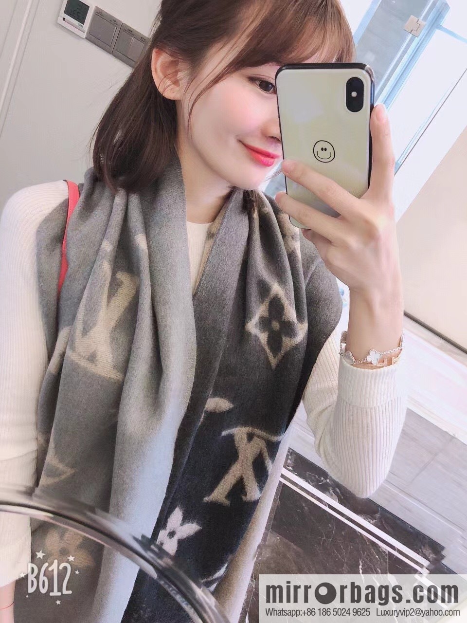 LV 𝑹𝒆𝒚𝒌𝒋𝒂𝒗𝒊𝒌 Double Sided Cashmere Scarf