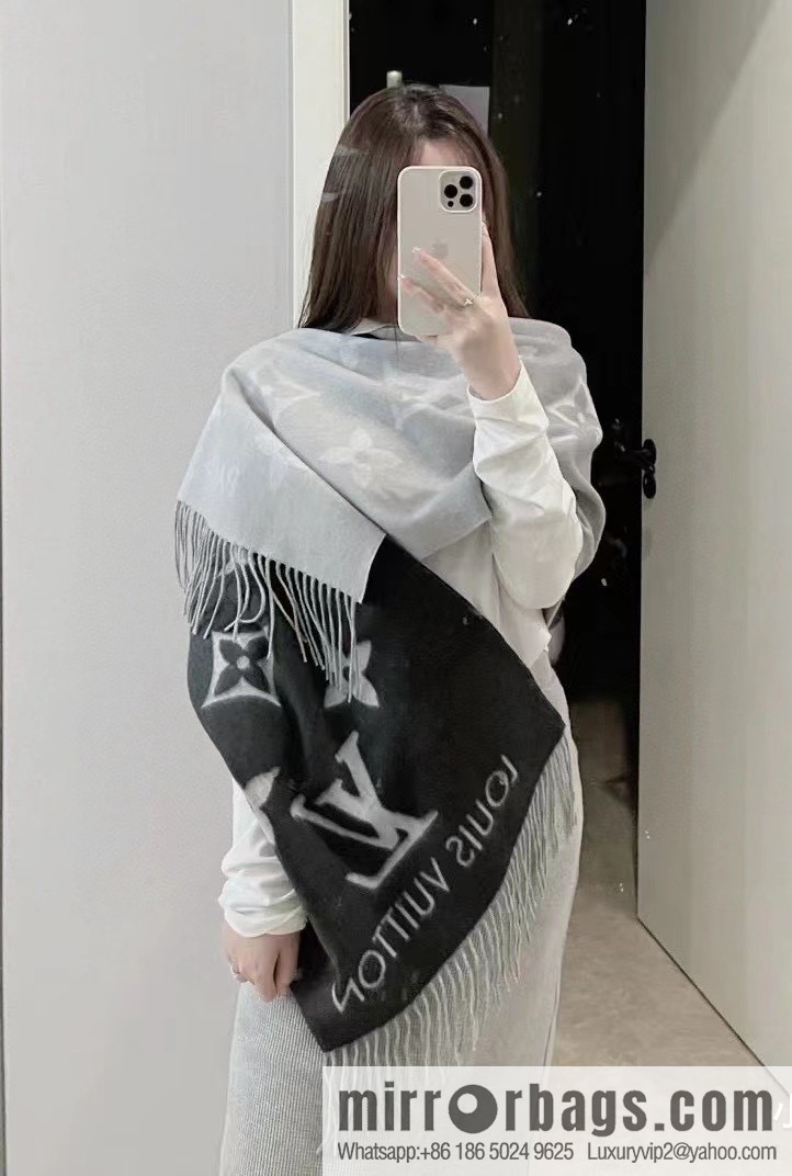 LV 𝑹𝒆𝒚𝒌𝒋𝒂𝒗𝒊𝒌 Double Sided Cashmere Scarf