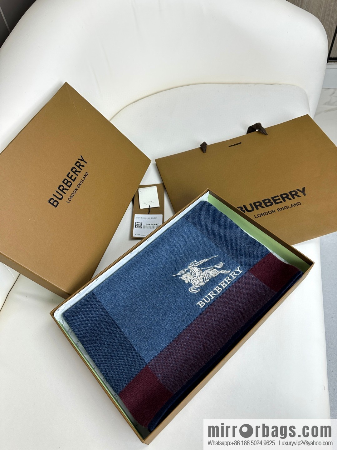 Burberry, classic warhorse plaid, high-end men's scarf