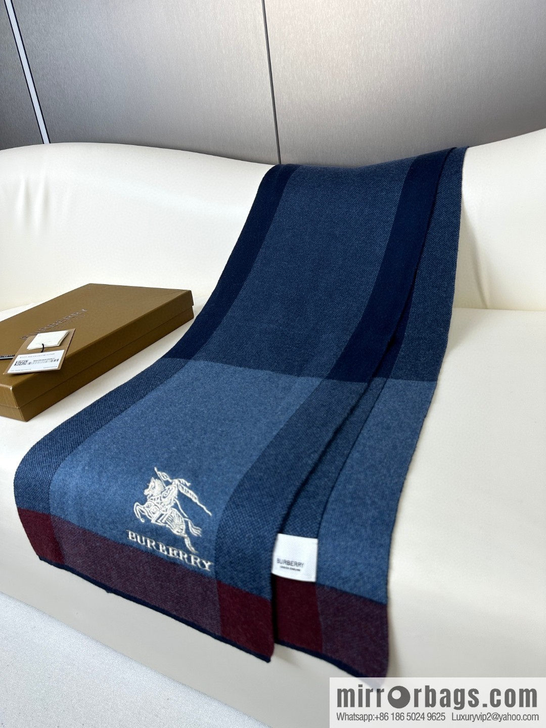 Burberry, classic warhorse plaid, high-end men's scarf