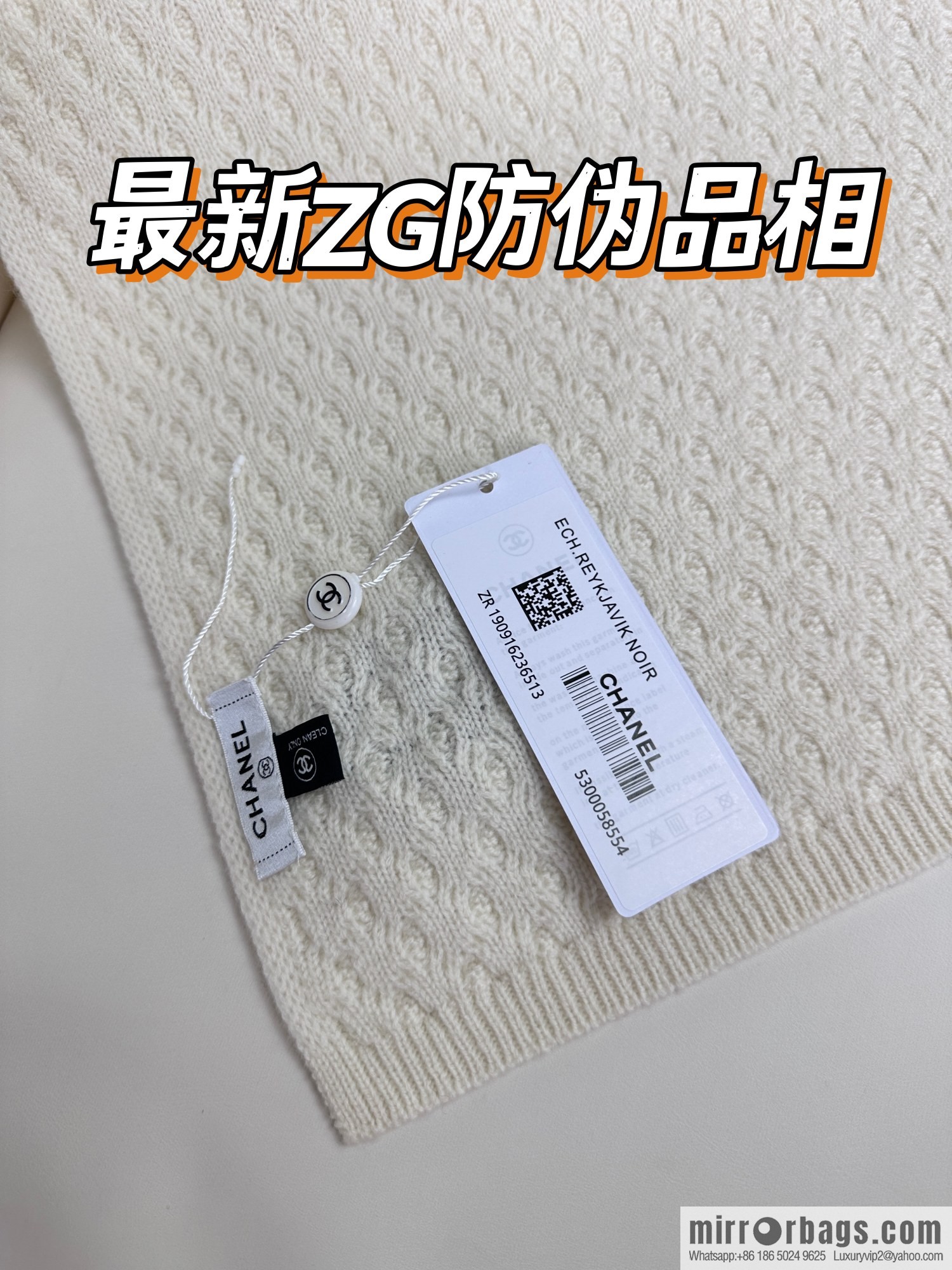 CHANEL New Chanel new product, rhombus logo scarf.