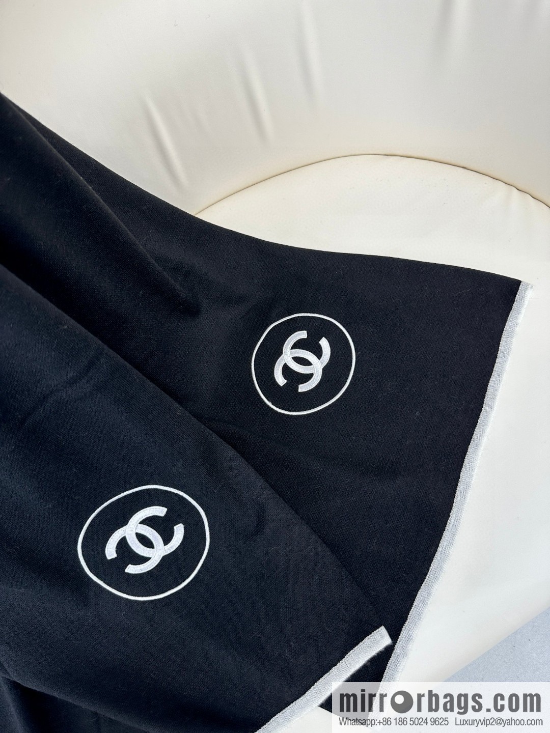 CHANEL Xiaoxiang thin velvet long towel