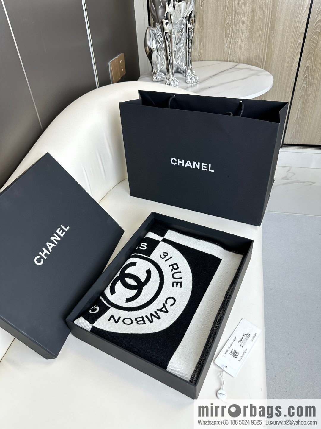 CHANEL Xiaoxiang badge scarf