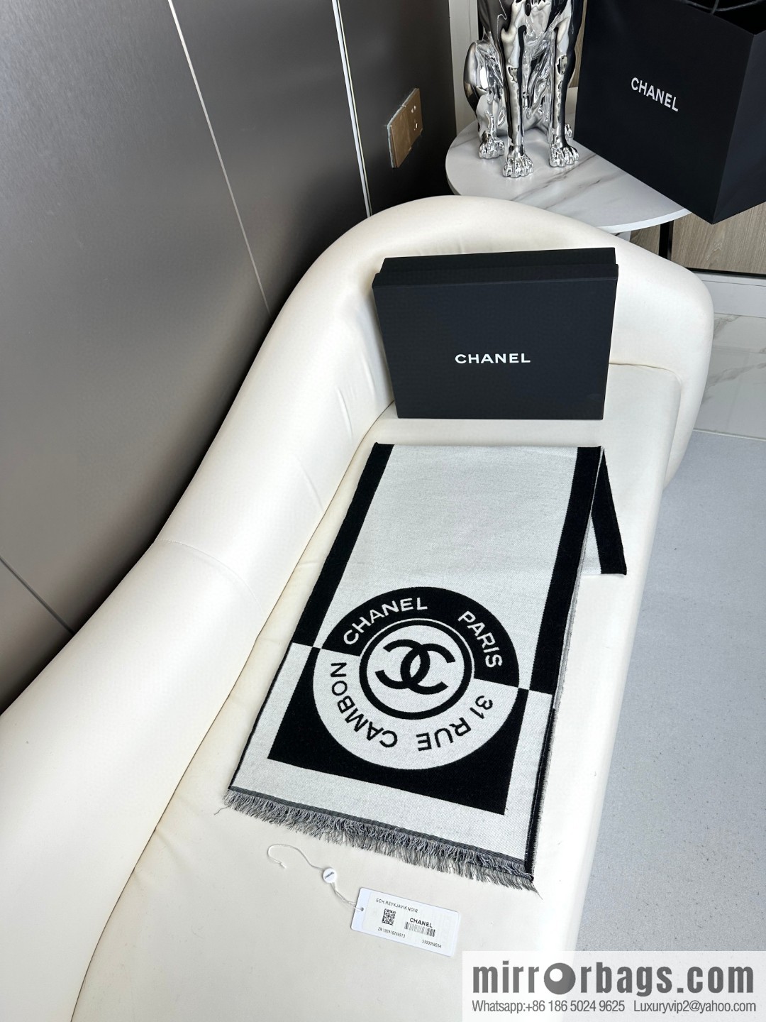 CHANEL Xiaoxiang badge scarf