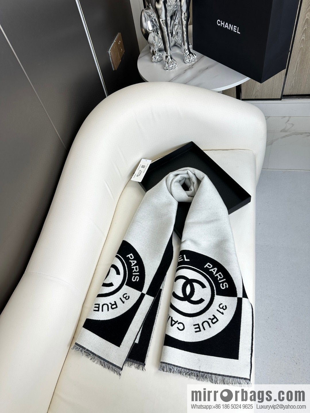 CHANEL Xiaoxiang badge scarf