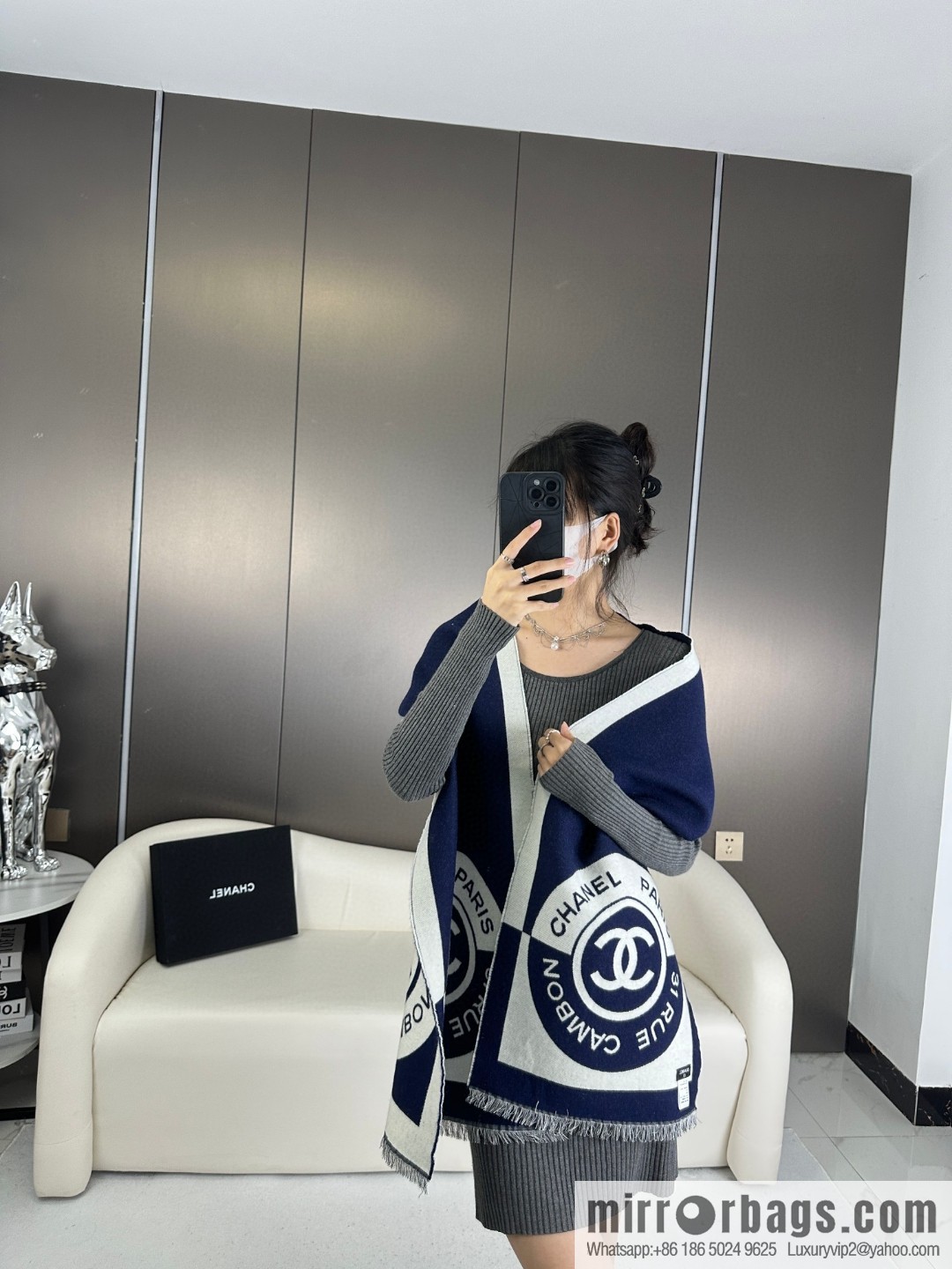 CHANEL Xiaoxiang badge scarf