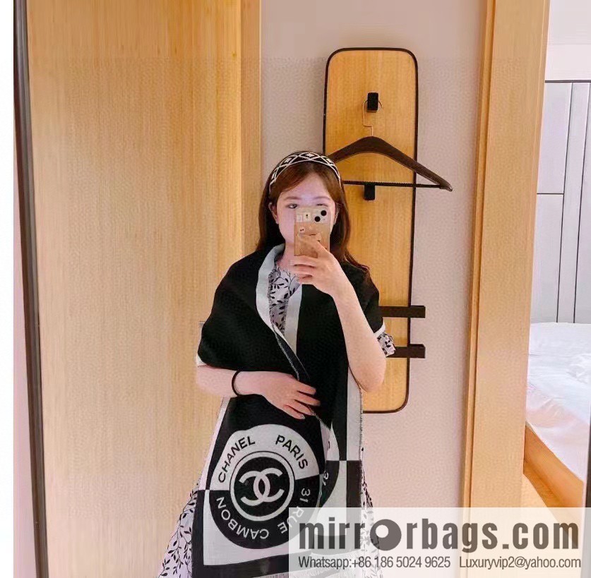 CHANEL Xiaoxiang badge scarf