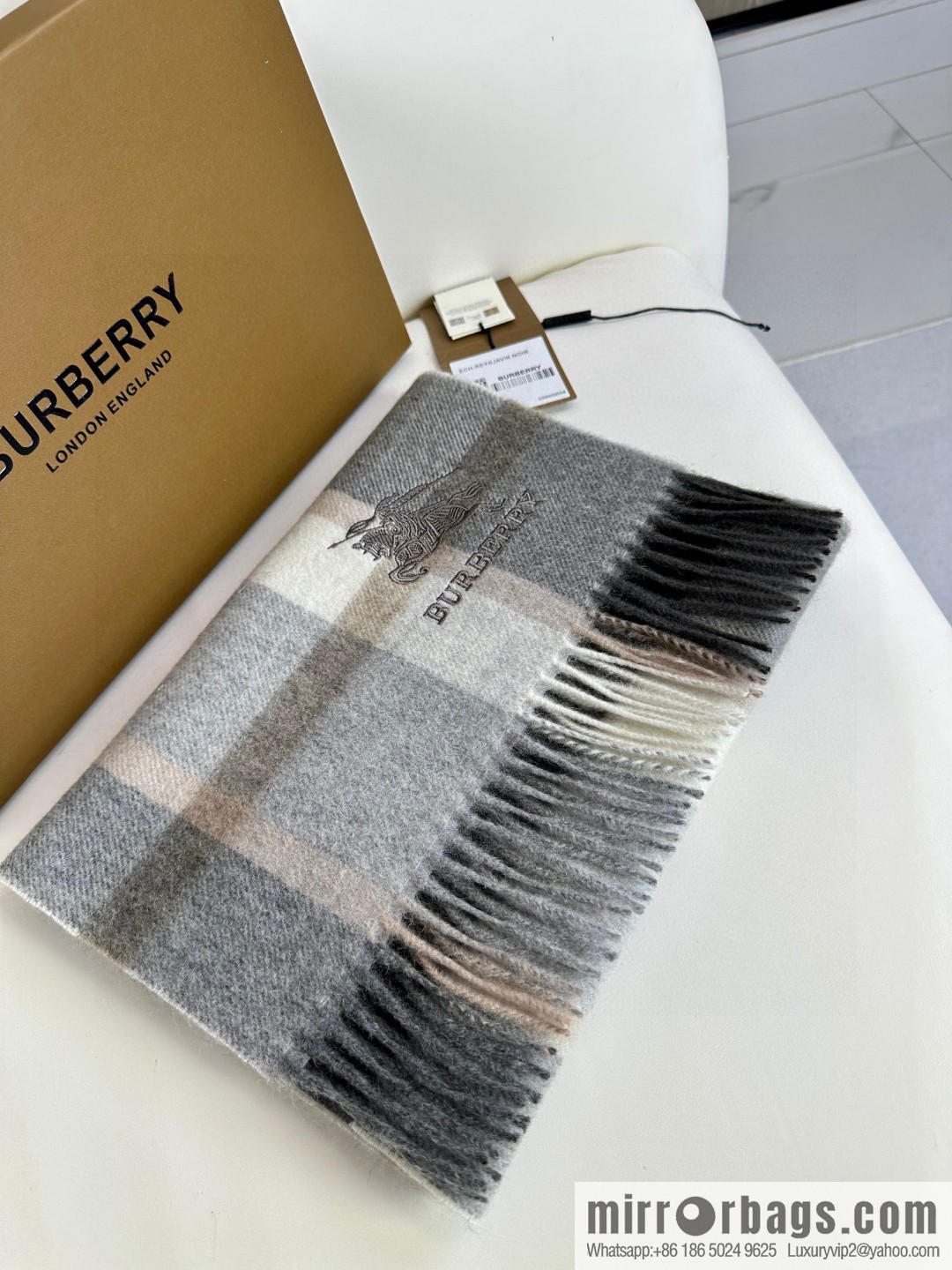 Burberry Burberry 2023 latest [Classic Plaid War Horse] unisex couple scarf