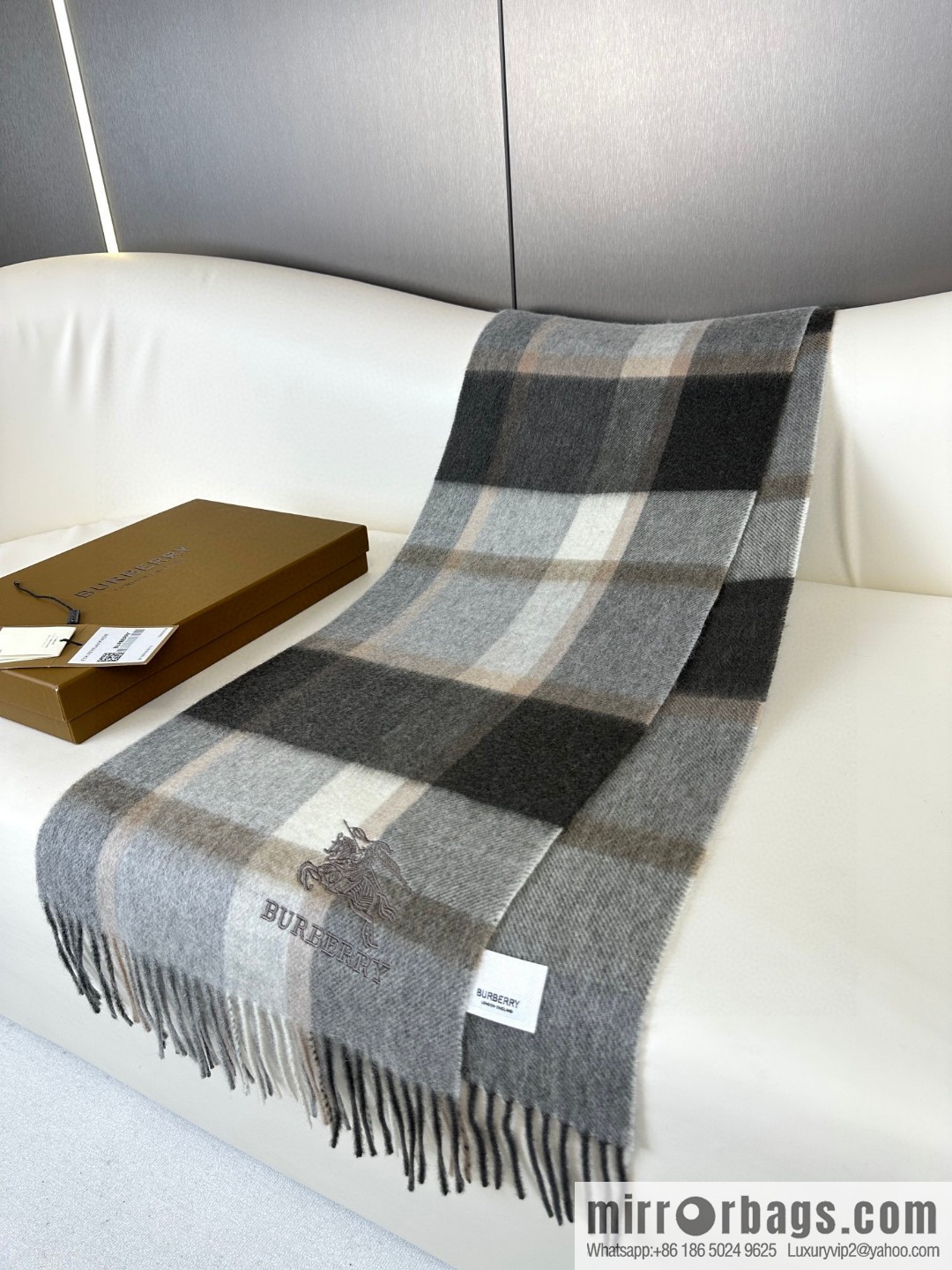 Burberry Burberry 2023 latest [Classic Plaid War Horse] unisex couple scarf