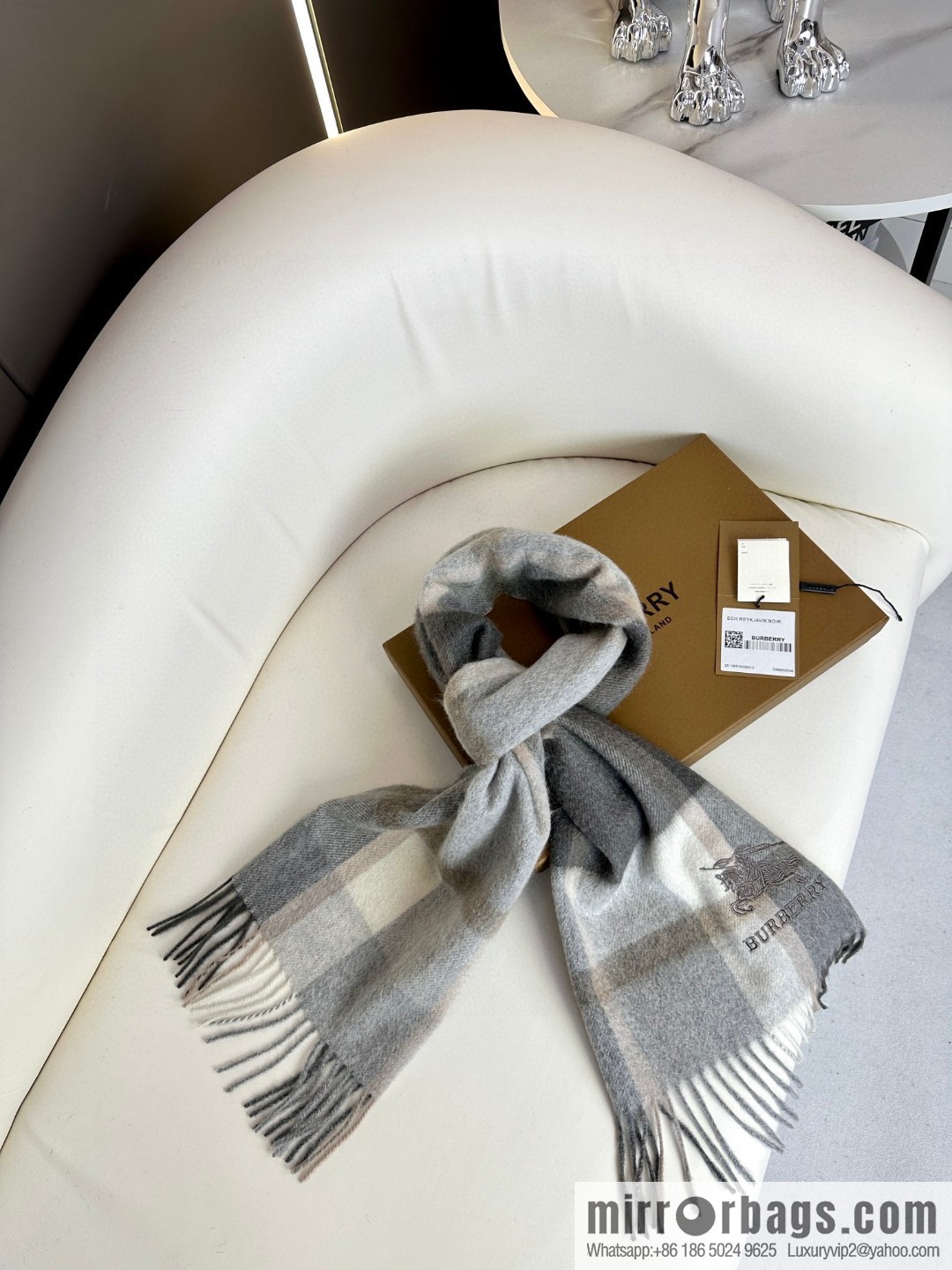 Burberry Burberry 2023 latest [Classic Plaid War Horse] unisex couple scarf