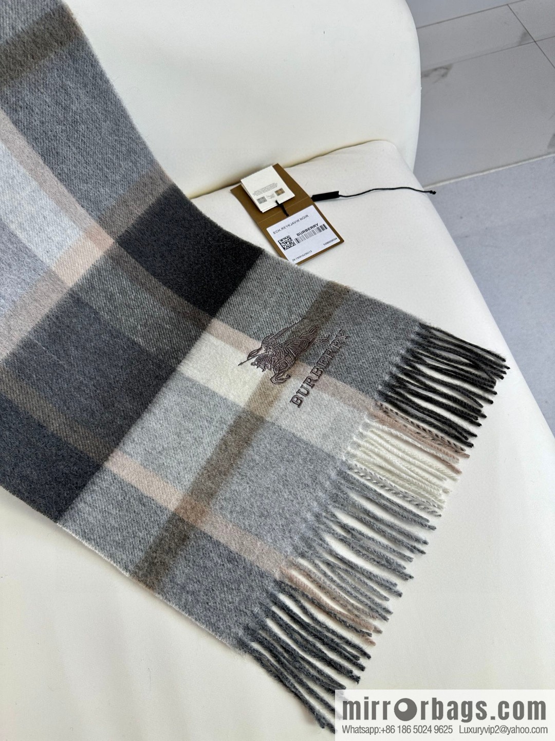 Burberry Burberry 2023 latest [Classic Plaid War Horse] unisex couple scarf