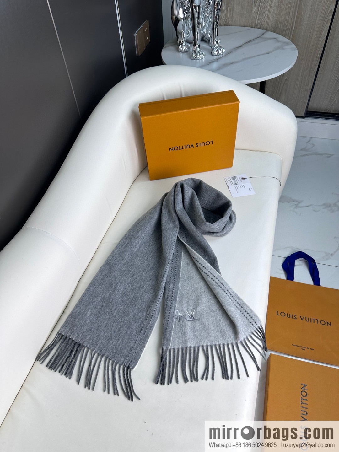 LV Classic Men's and Women's 30cm Wide Cashmere Scarf
