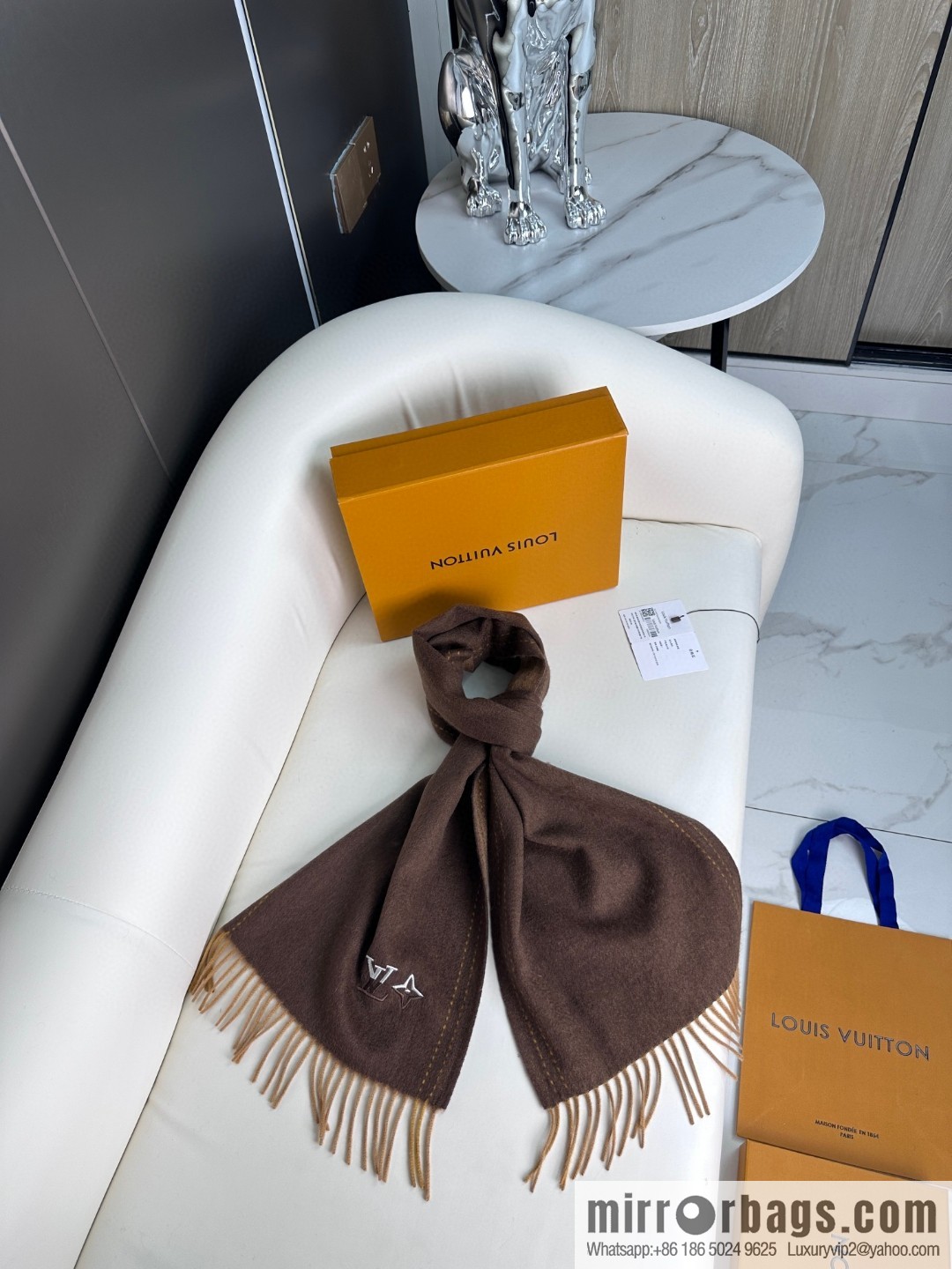 LV Classic Men's and Women's 30cm Wide Cashmere Scarf