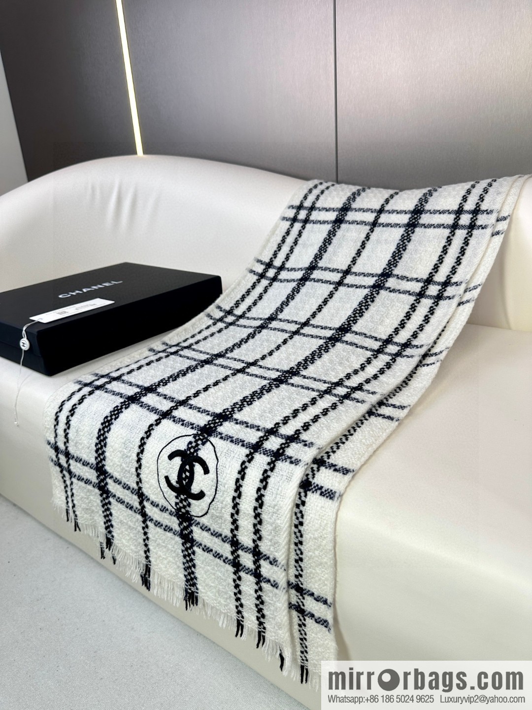 CHANEL 2023 Chanel new plaid scarf