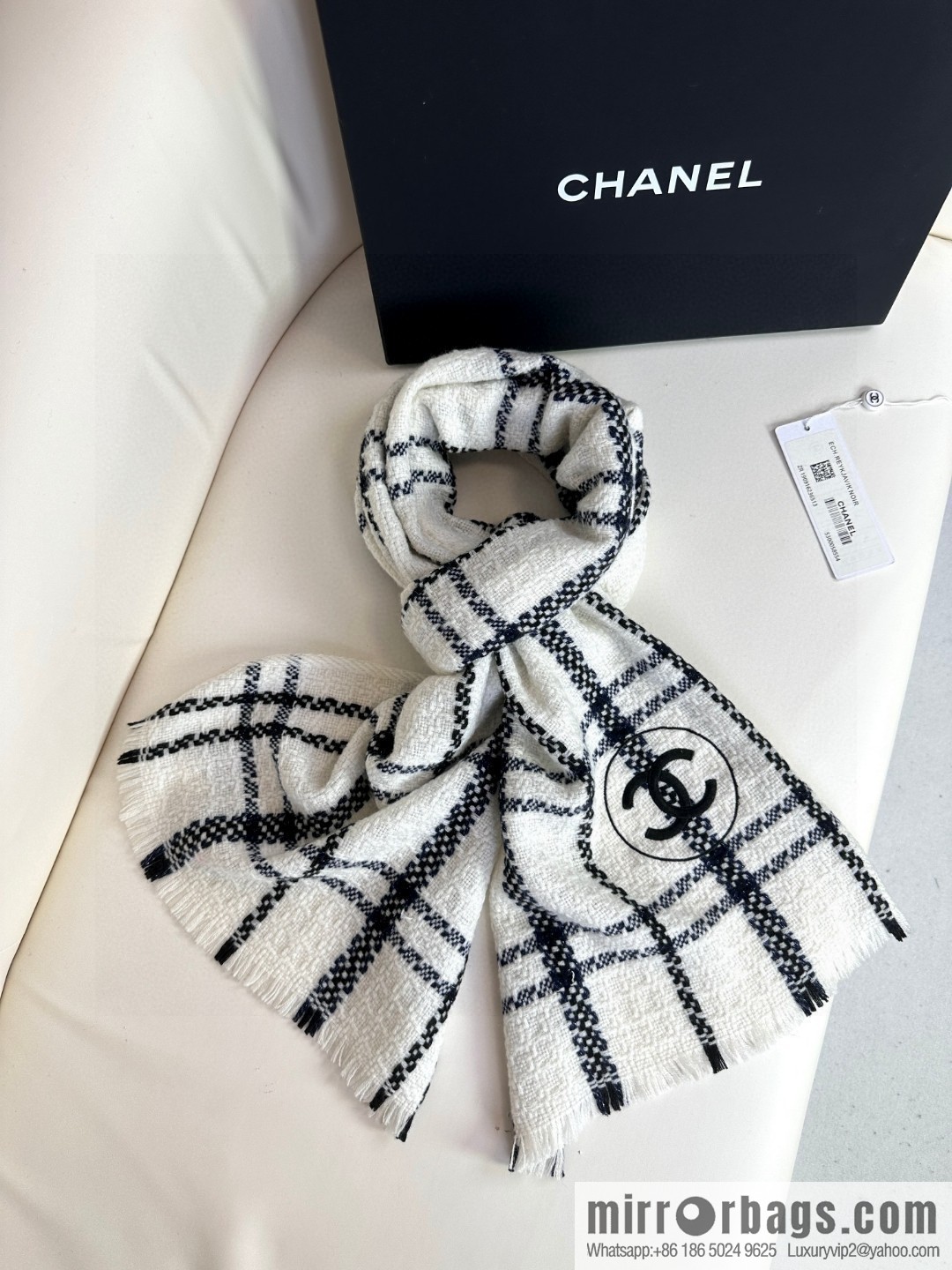 CHANEL 2023 Chanel new plaid scarf