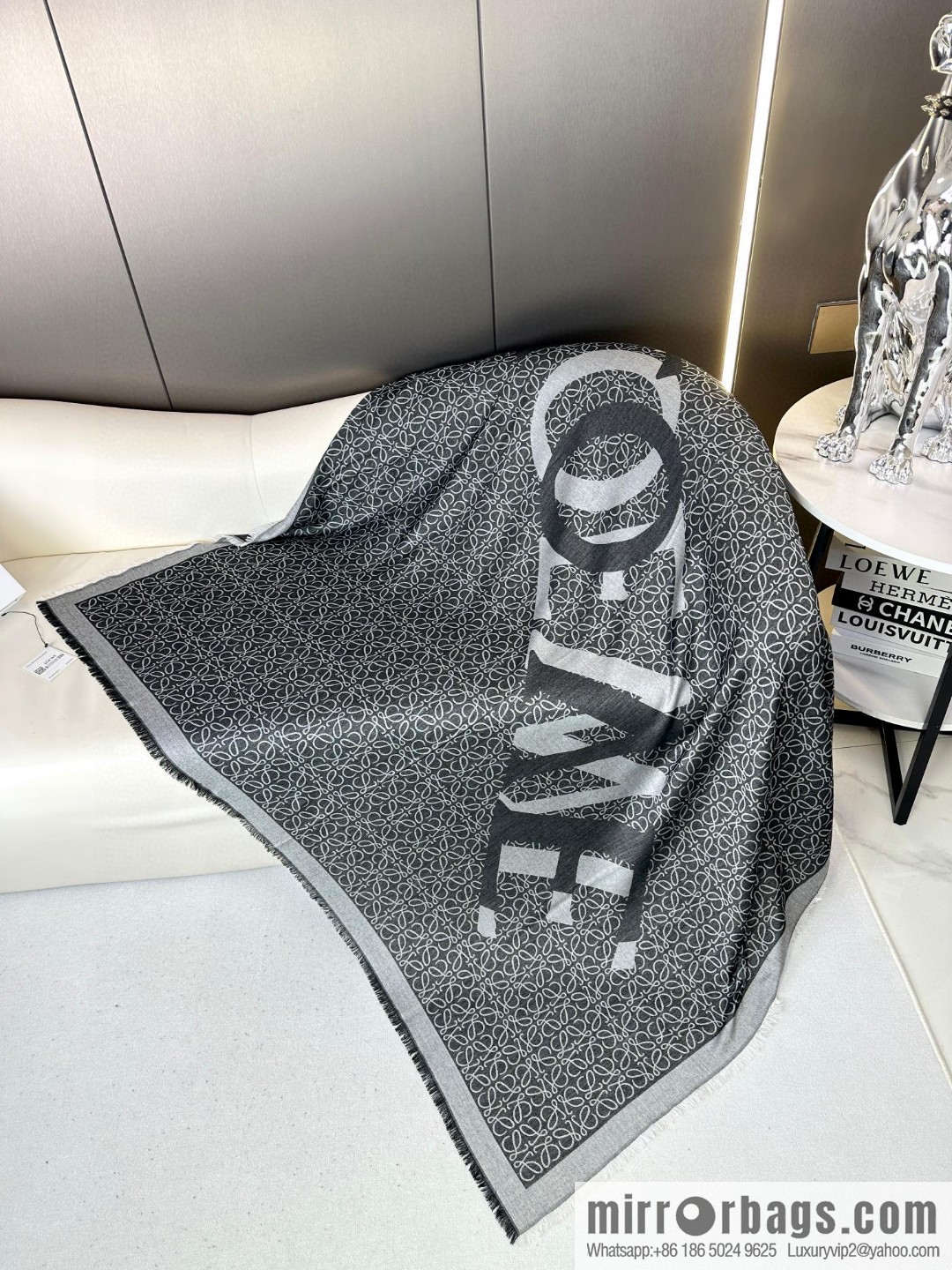 LOEWE Barcelona counter custom-made, cashmere square scarf