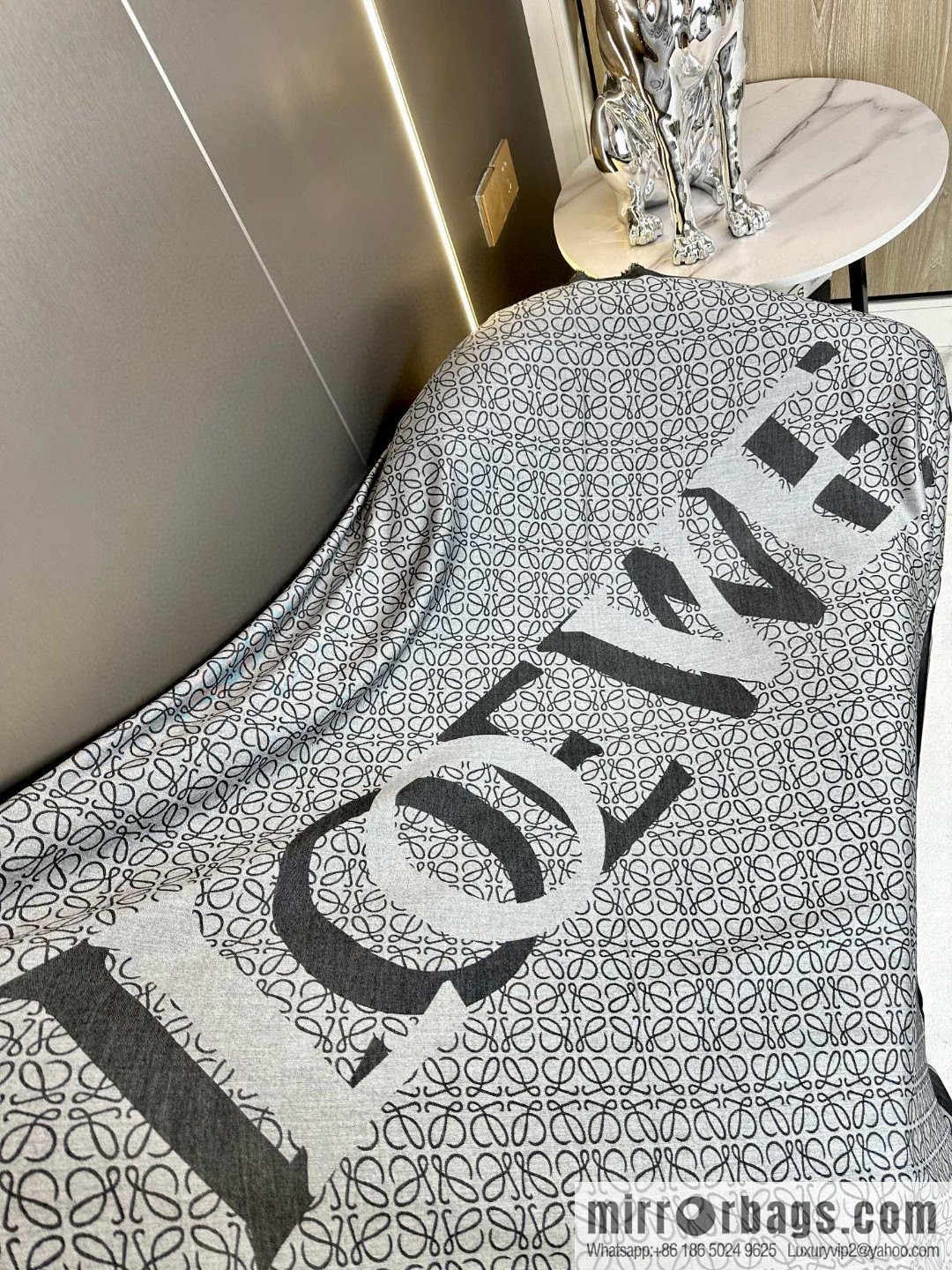 LOEWE Barcelona counter custom-made, cashmere square scarf