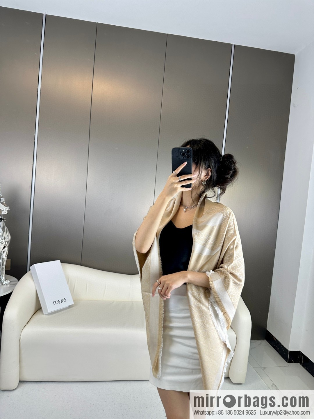 LOEWE Barcelona counter custom-made, cashmere square scarf