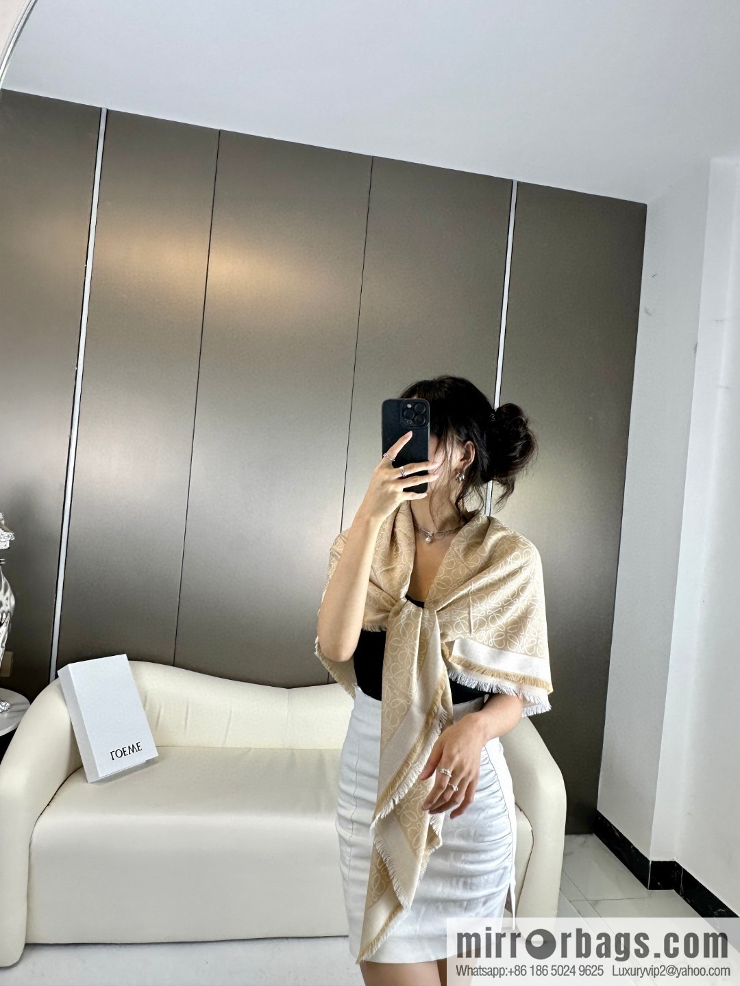 LOEWE Barcelona counter custom-made, cashmere square scarf