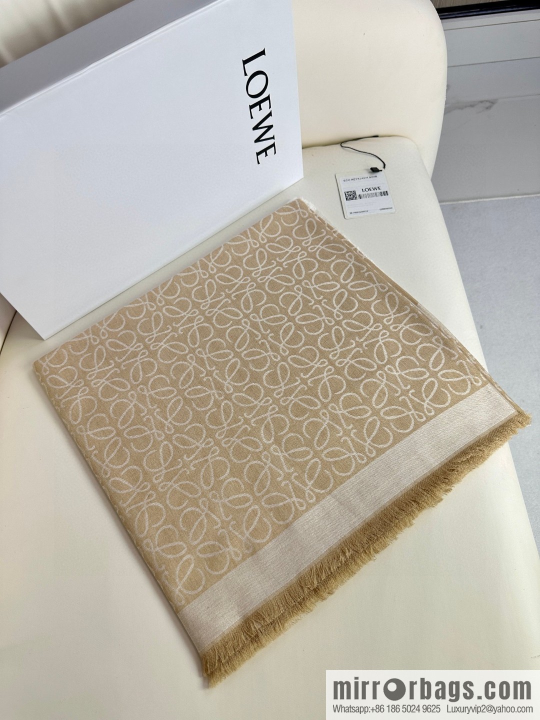 LOEWE Barcelona counter custom-made, cashmere square scarf