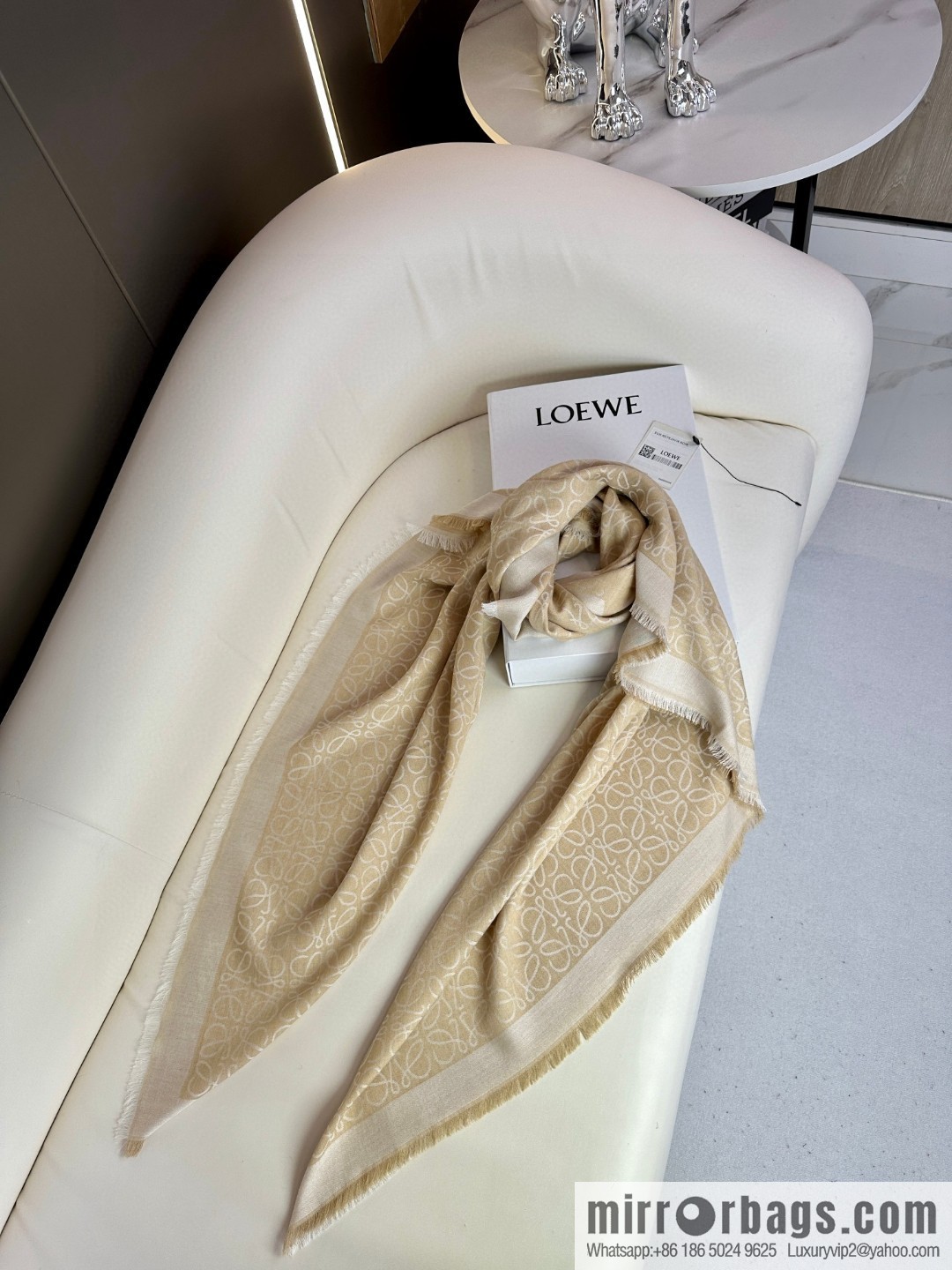 LOEWE Barcelona counter custom-made, cashmere square scarf