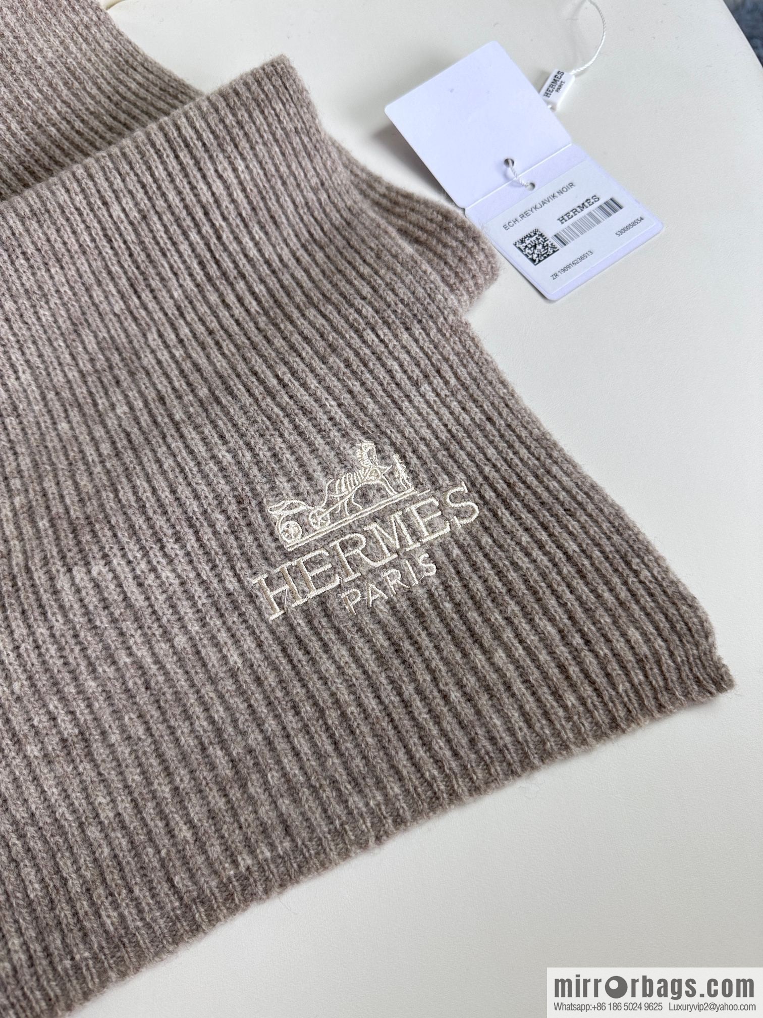 Hermès 2023 official website latest men's and women's knitted scarves