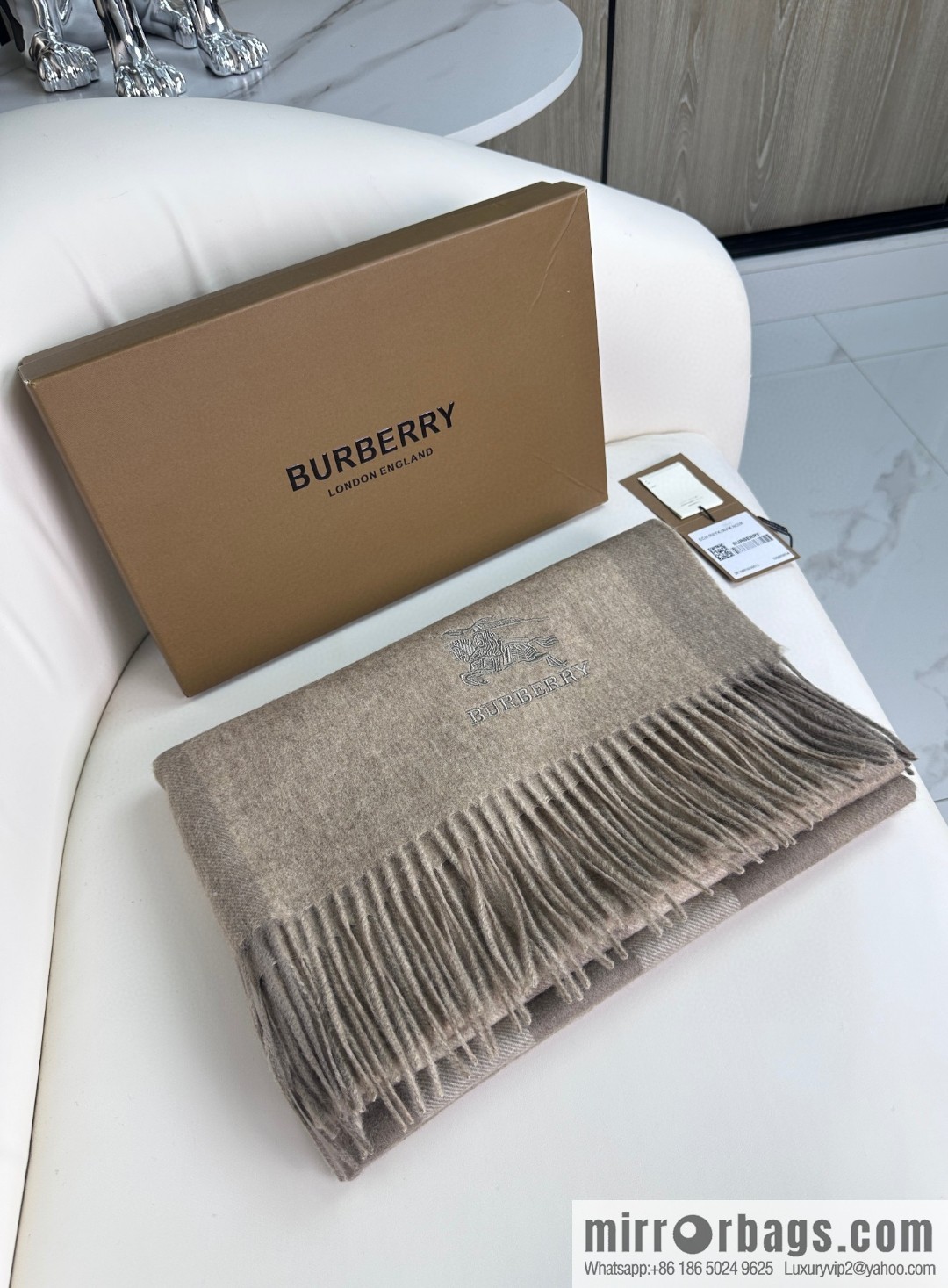 Burberry Burberry 2023 Counter Classic Horse 💗 Scarf Shawl