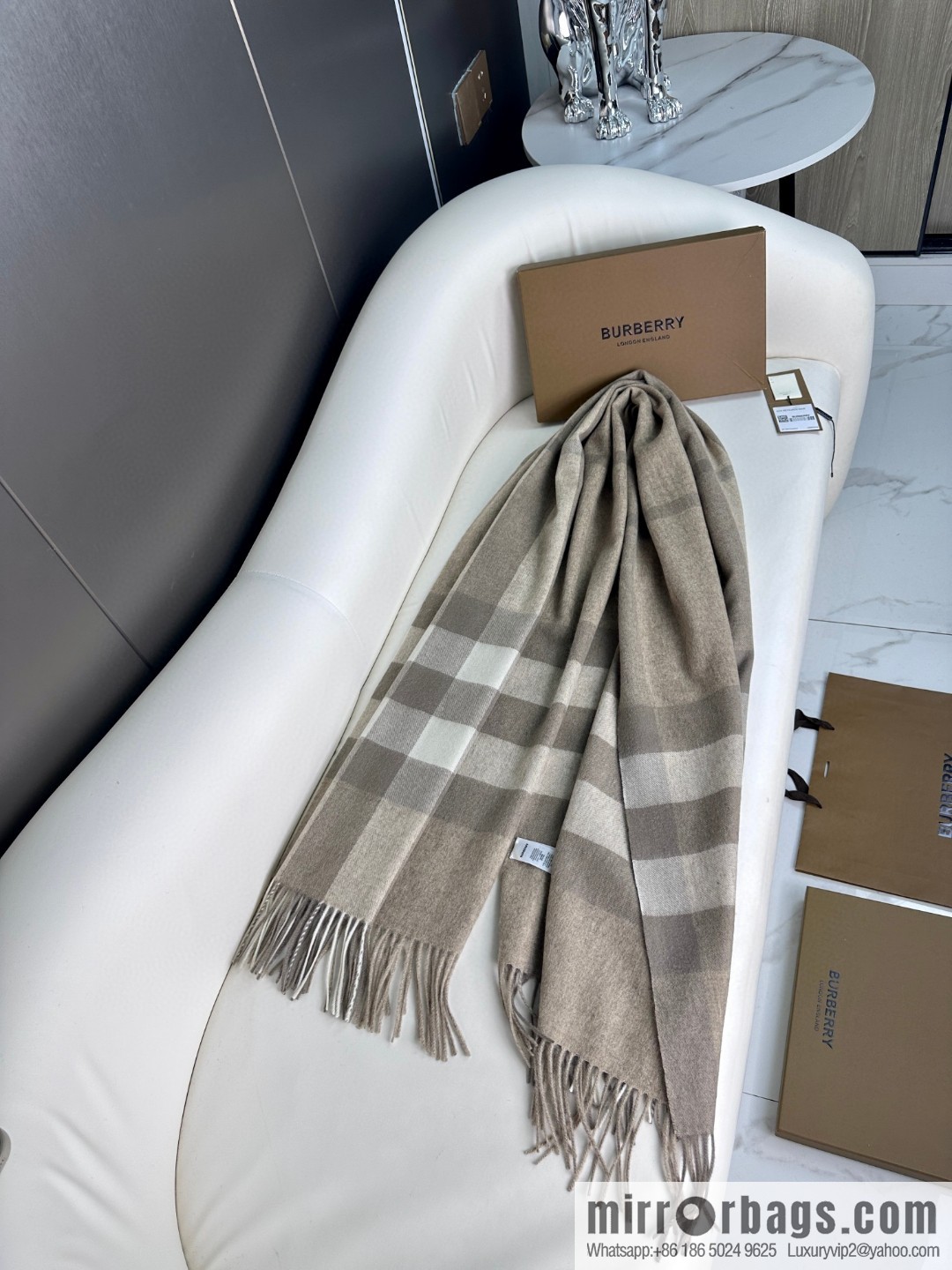 Burberry Burberry 2023 Counter Classic Horse 💗 Scarf Shawl