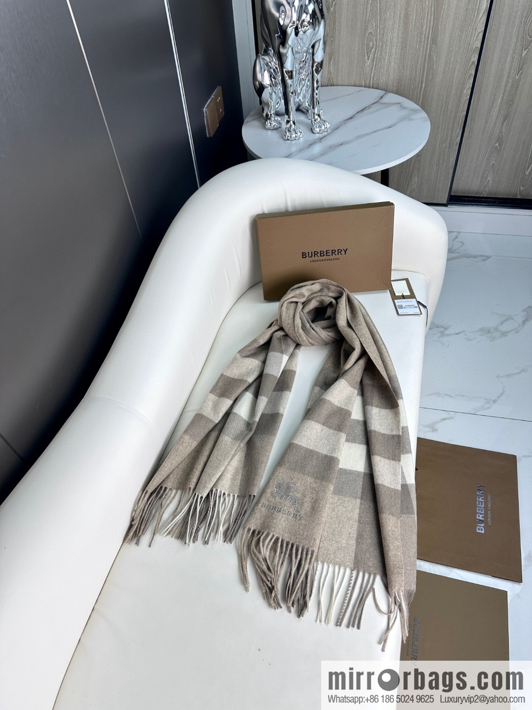 Burberry Burberry 2023 Counter Classic Horse 💗 Scarf Shawl