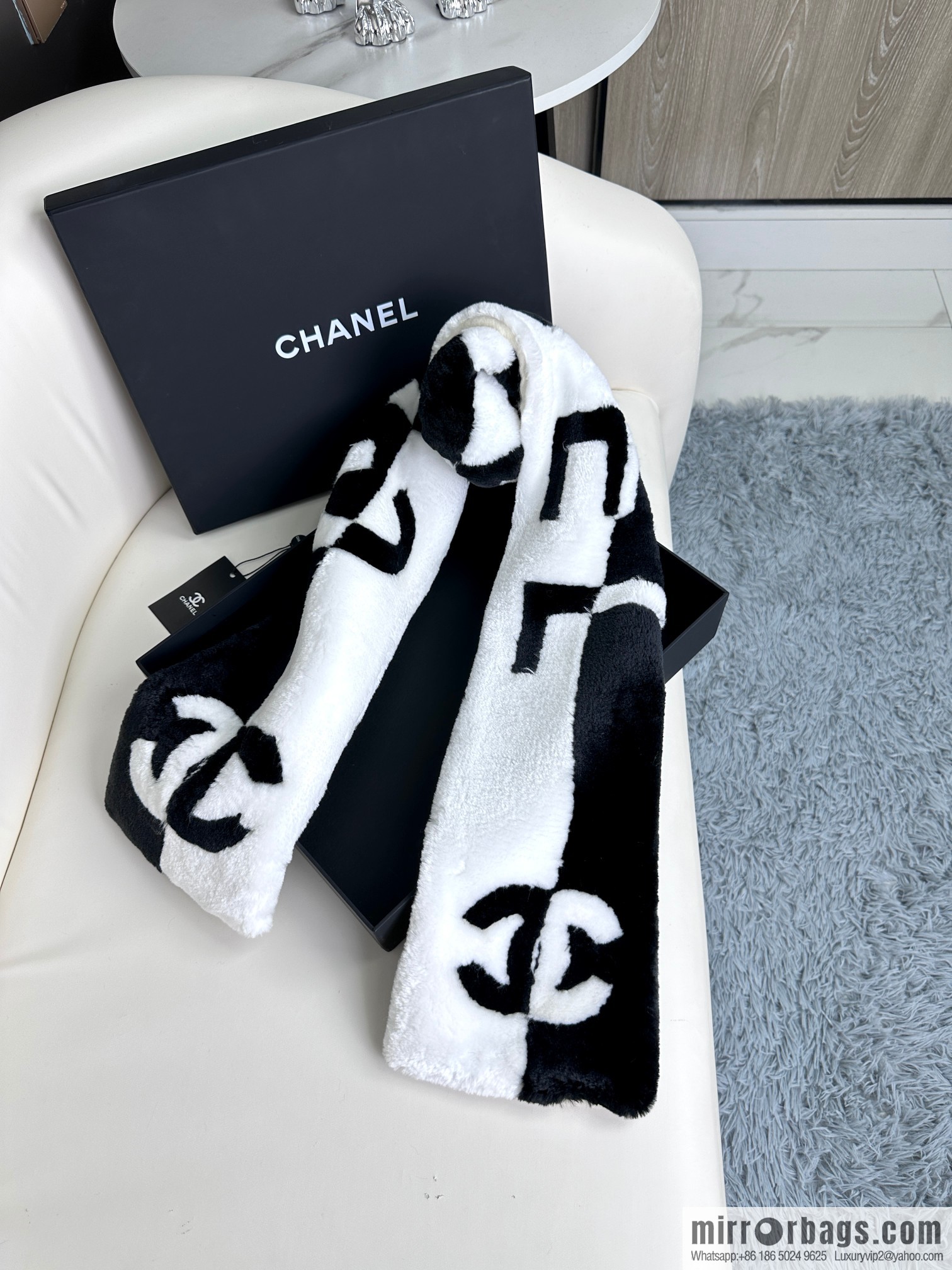 CHANEL new autumn and winter models, imported artificial fur and cashmere scarves and shawls