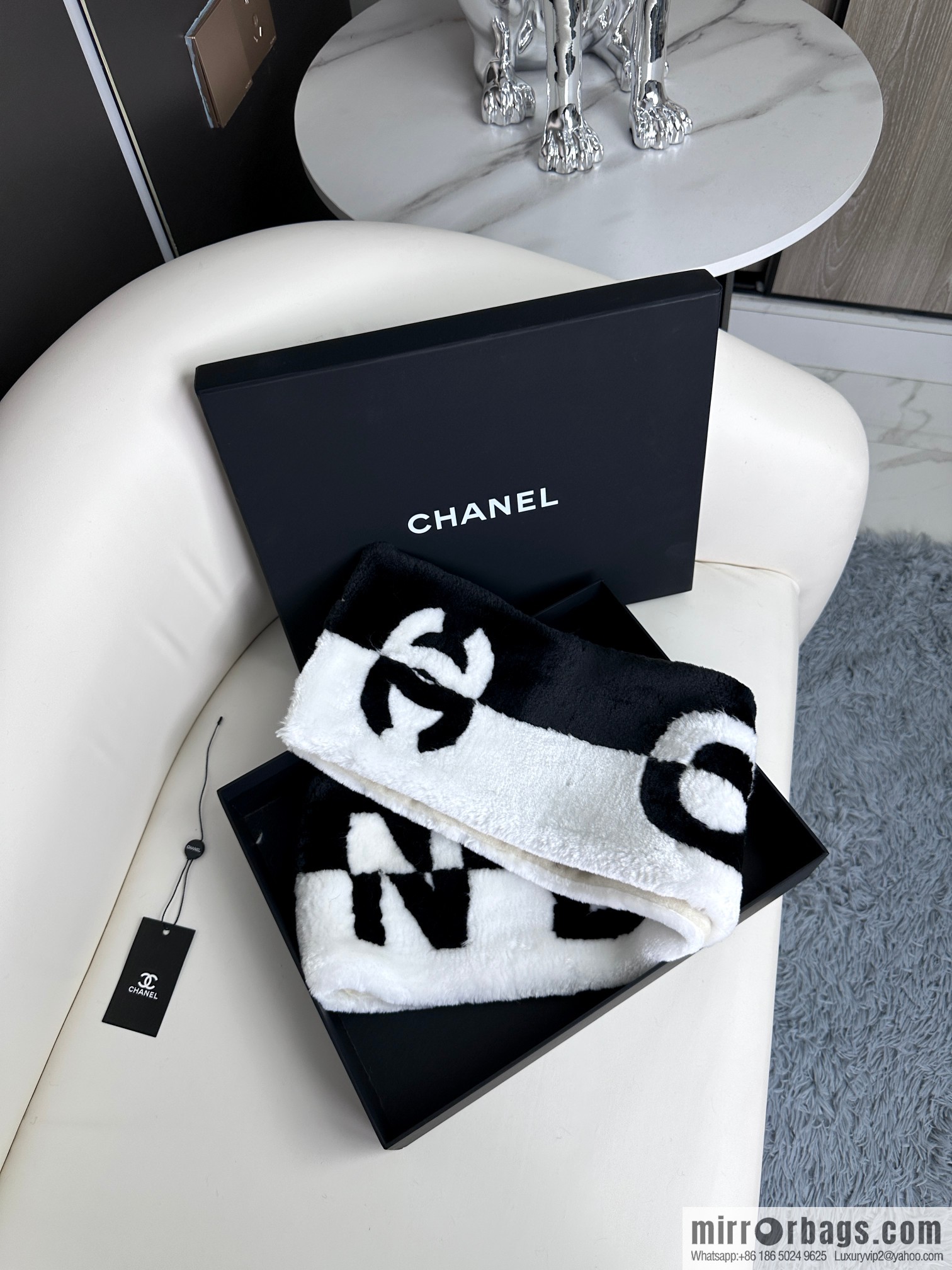 CHANEL new autumn and winter models, imported artificial fur and cashmere scarves and shawls