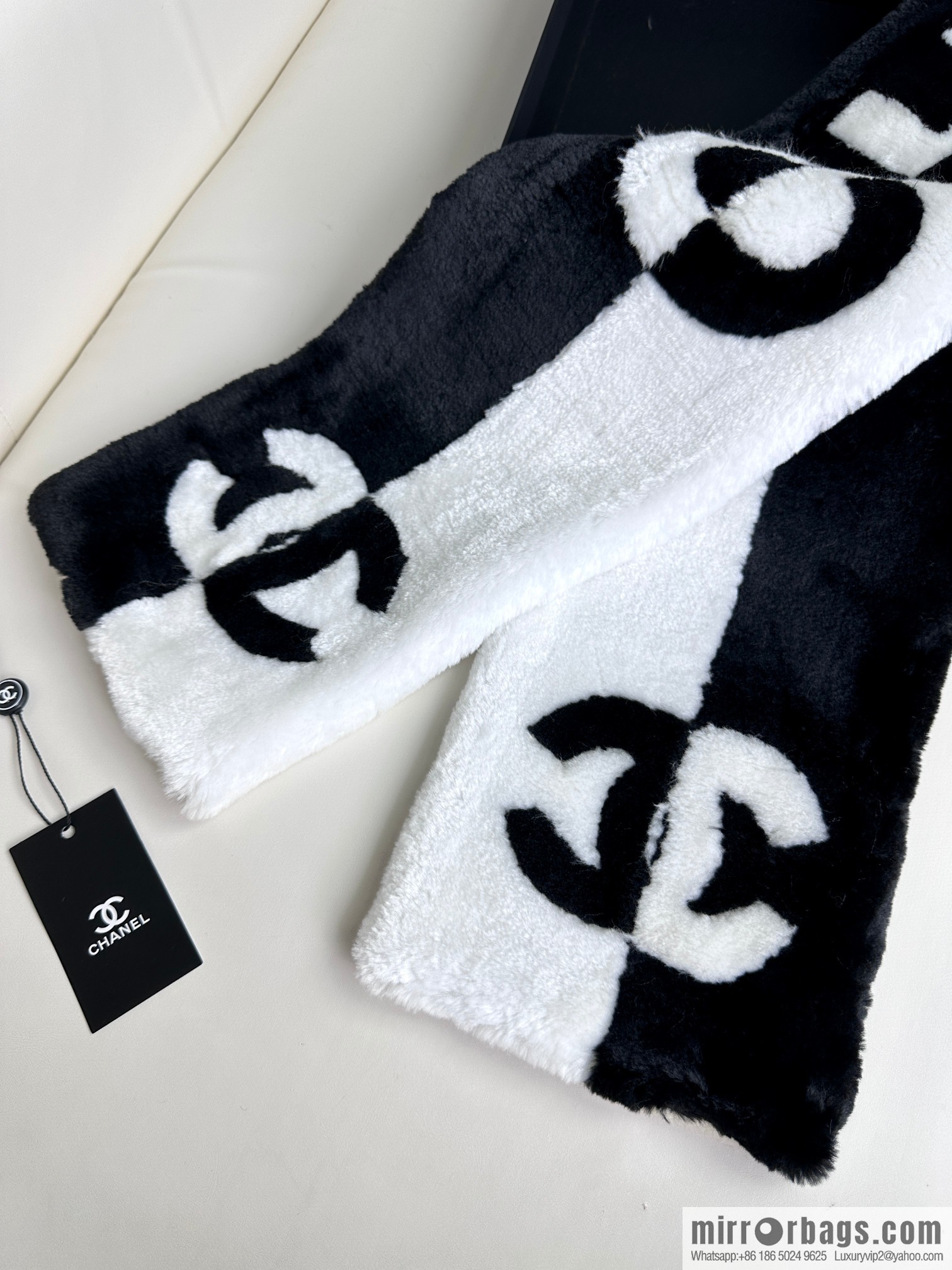 CHANEL new autumn and winter models, imported artificial fur and cashmere scarves and shawls